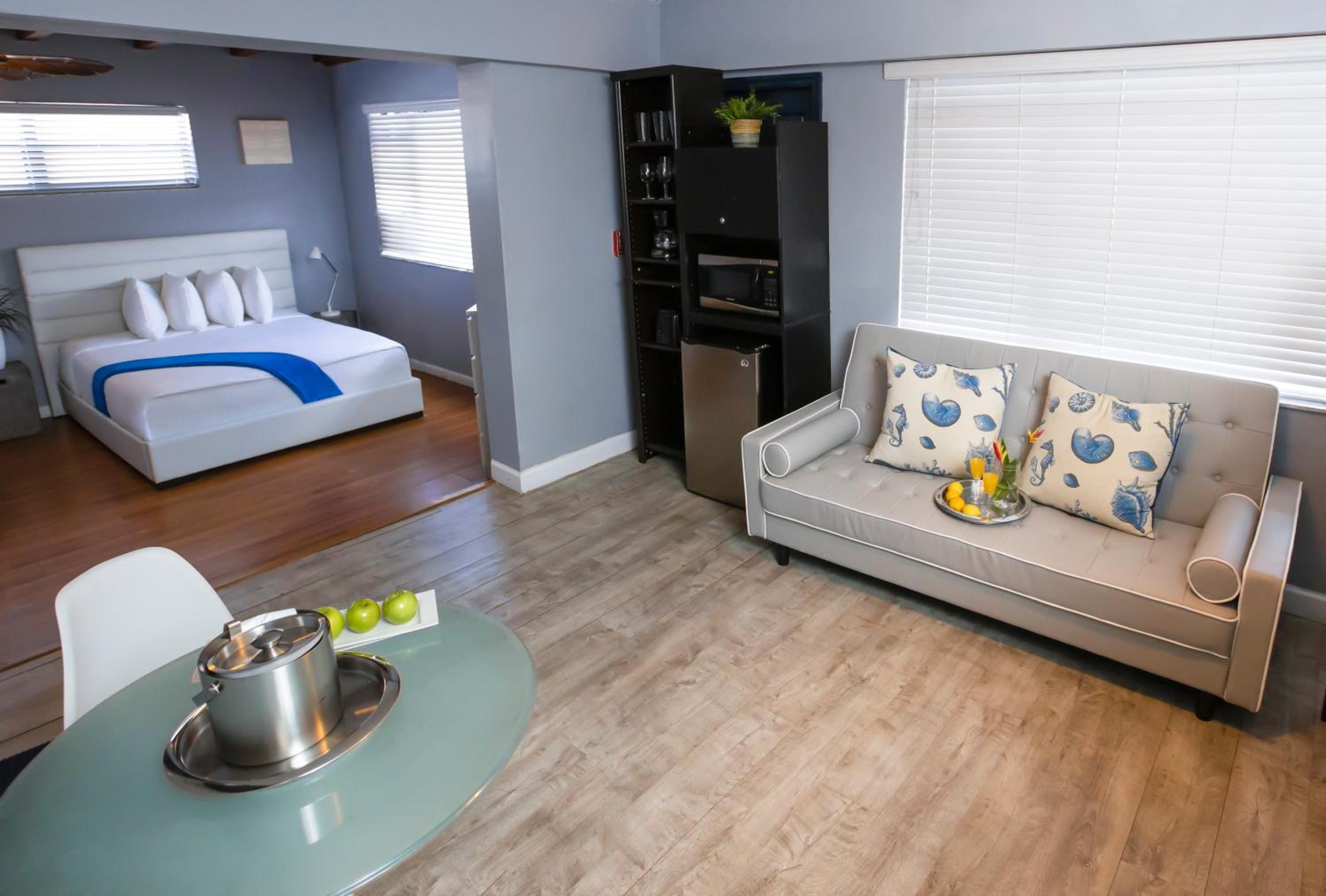 One Bedroom Double Queen Suite - Photo 11