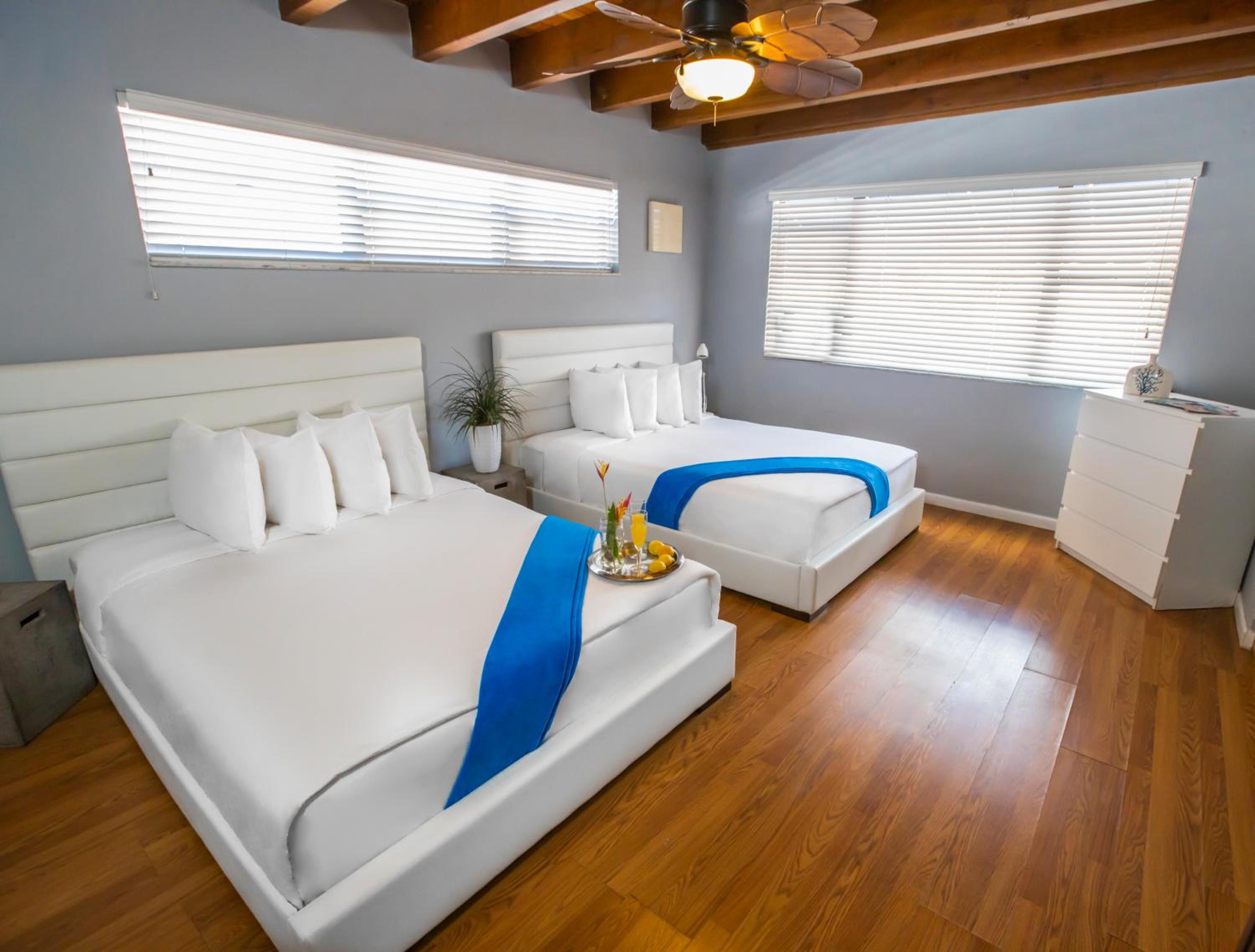 One Bedroom Double Queen Suite - Photo 7