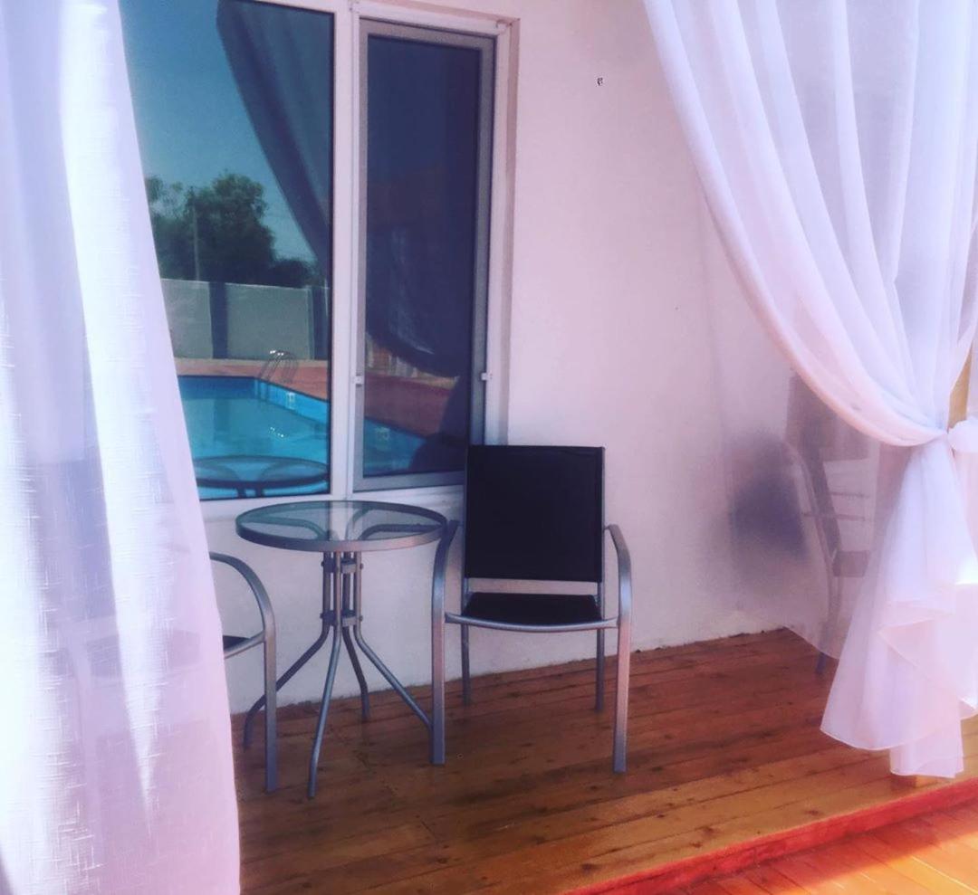 Queen Room with Pool View photo 2