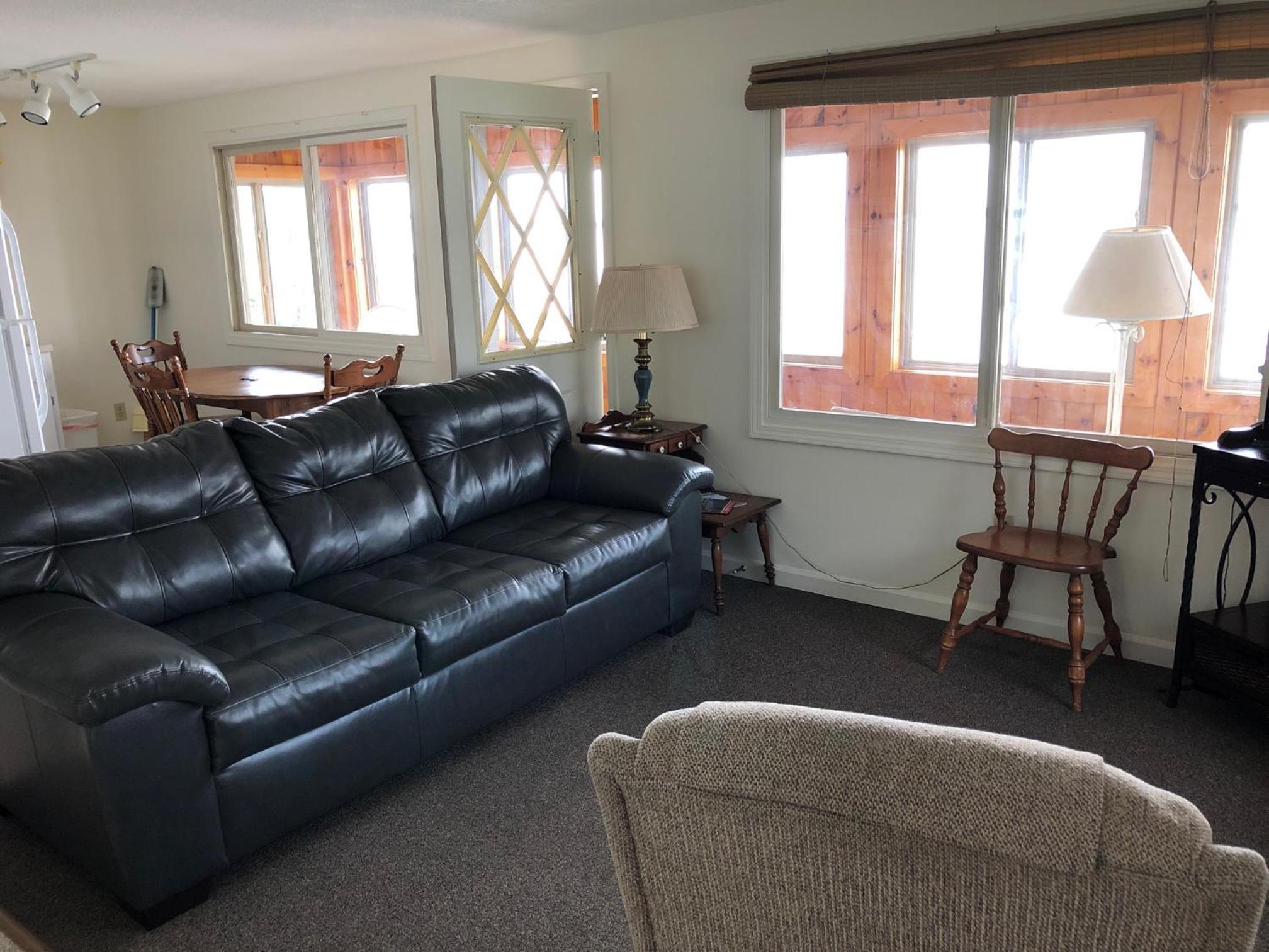 Riverfront Cottage - Middle Floor