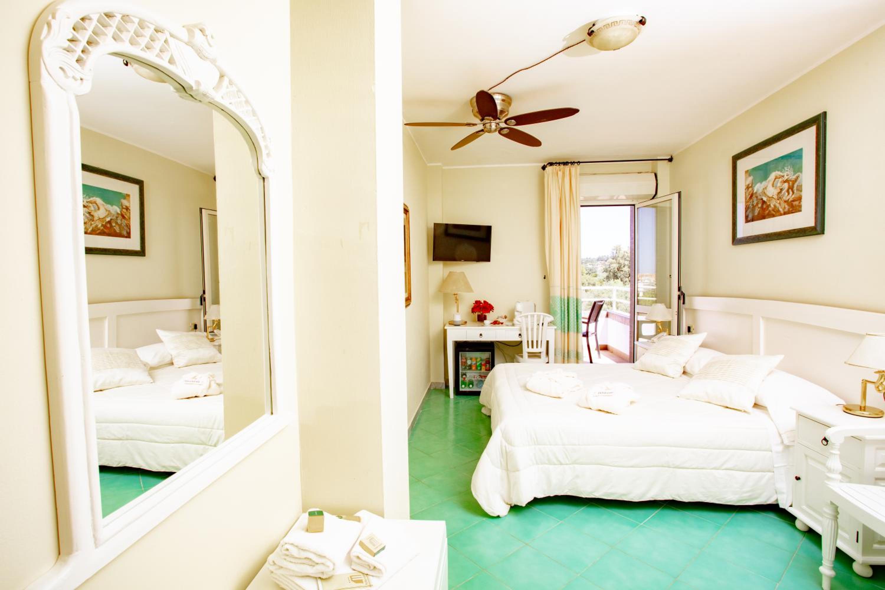 Superior Double or Twin Room with Terrace