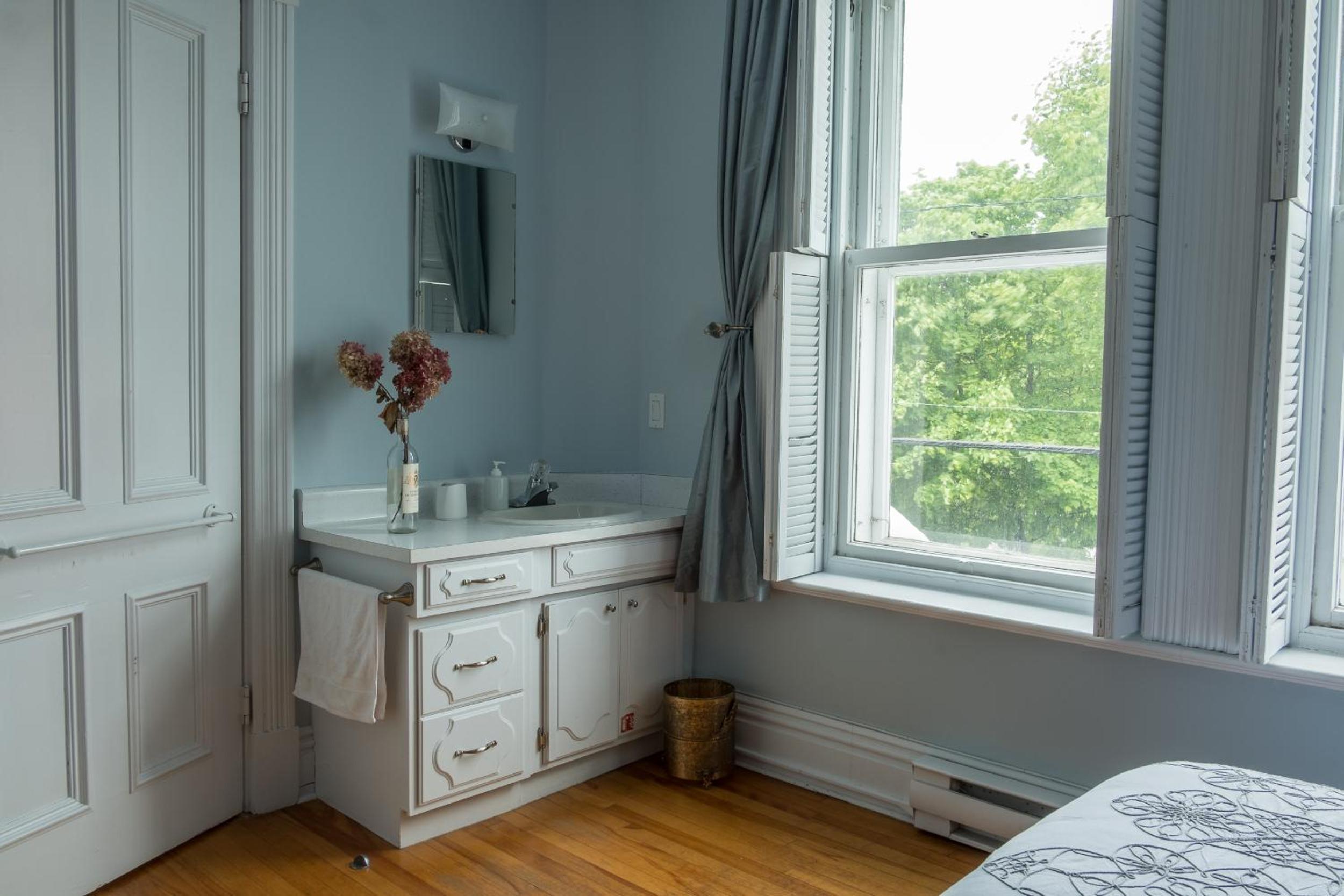 Twin Room with Shared Bathroom photo 2