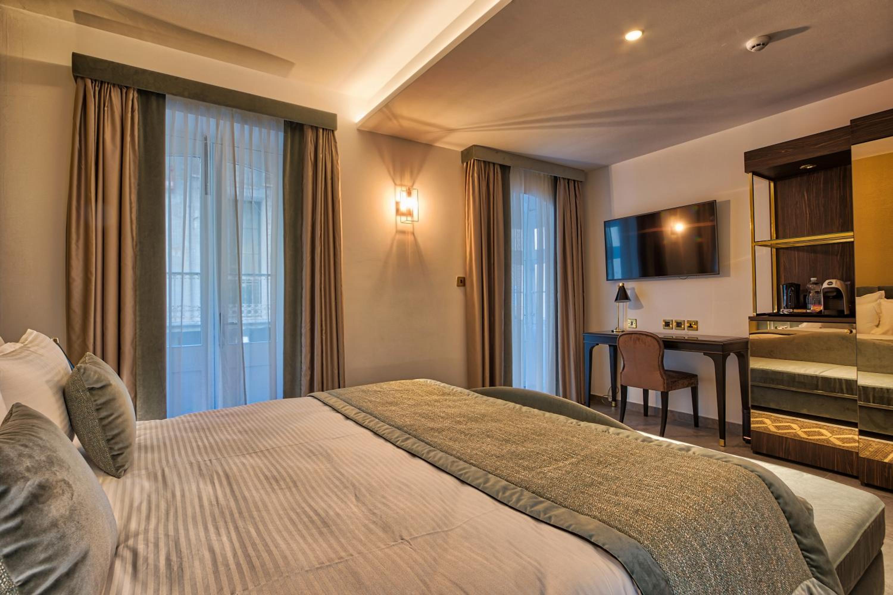 Triple Room with Maltese Balcony - Photo 3
