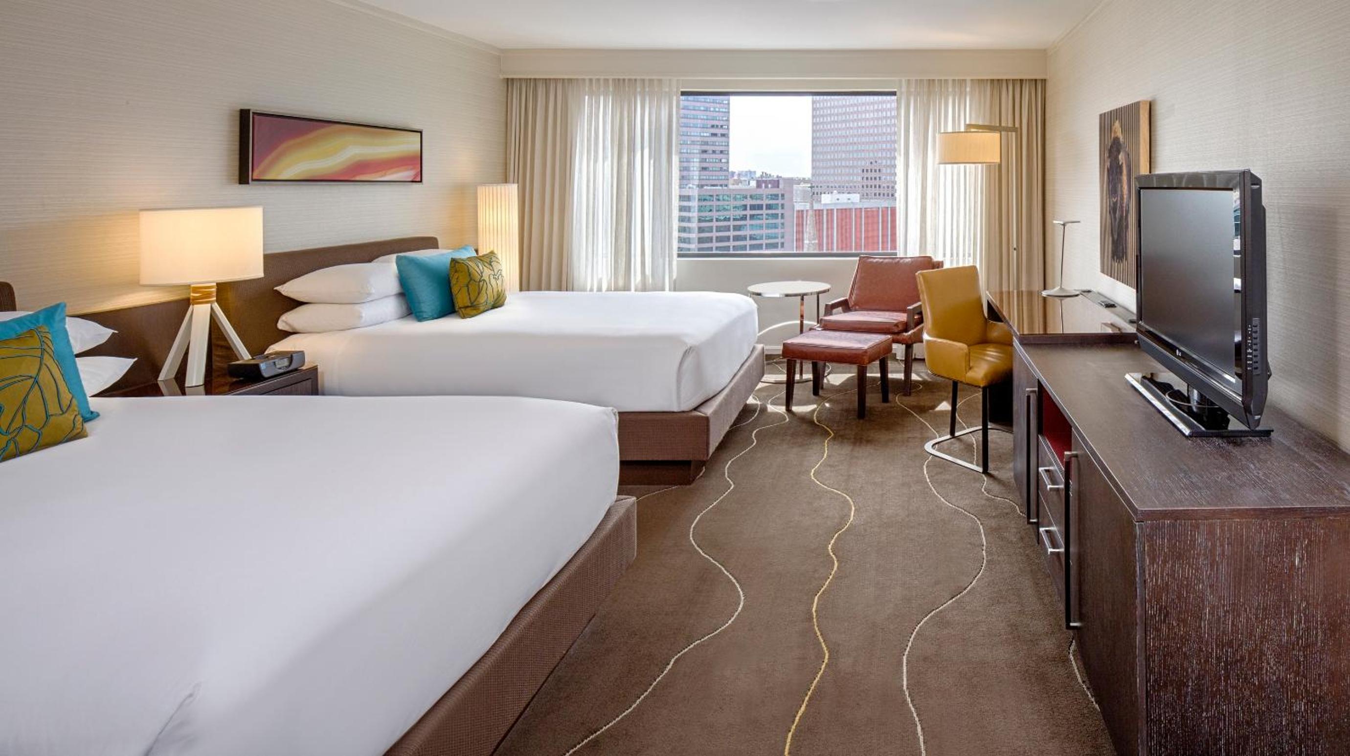 Queen Room with Two Queen Beds and City View thumbnail 5
