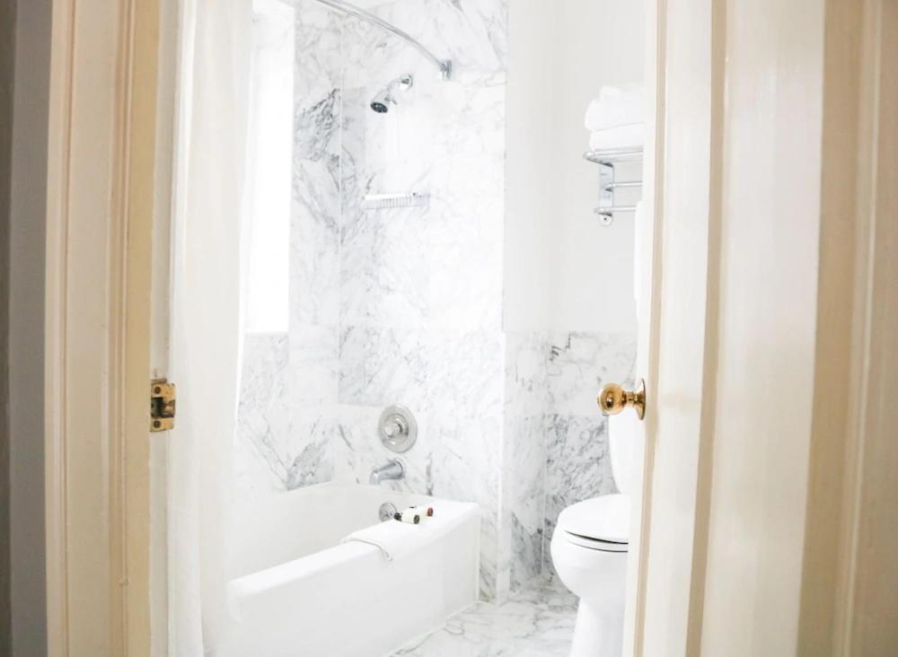 Classico Guestroom  - Photo 2