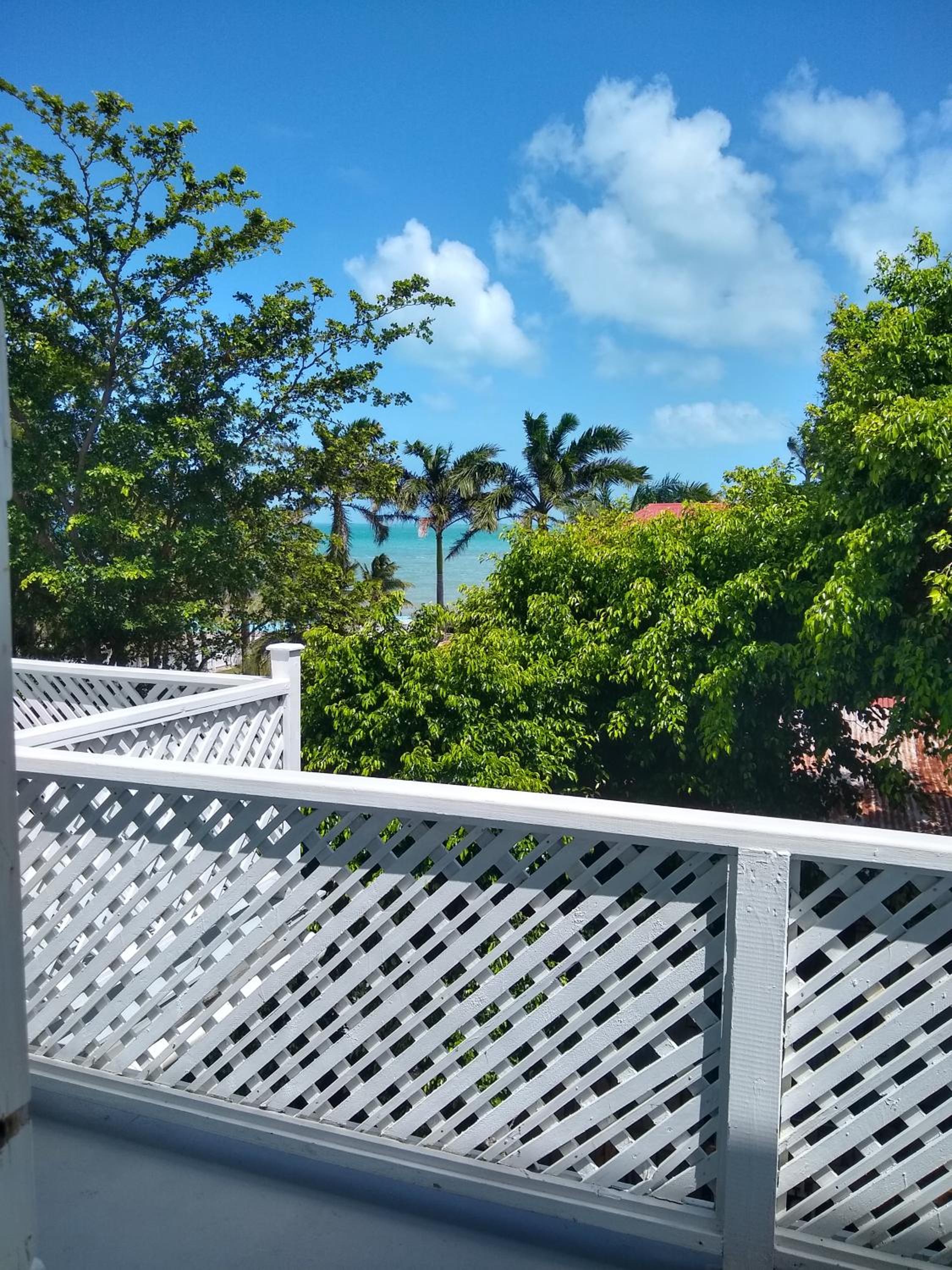 Deluxe Colonial King Room with Partial Sea View (Verandah Access) - Photo 12