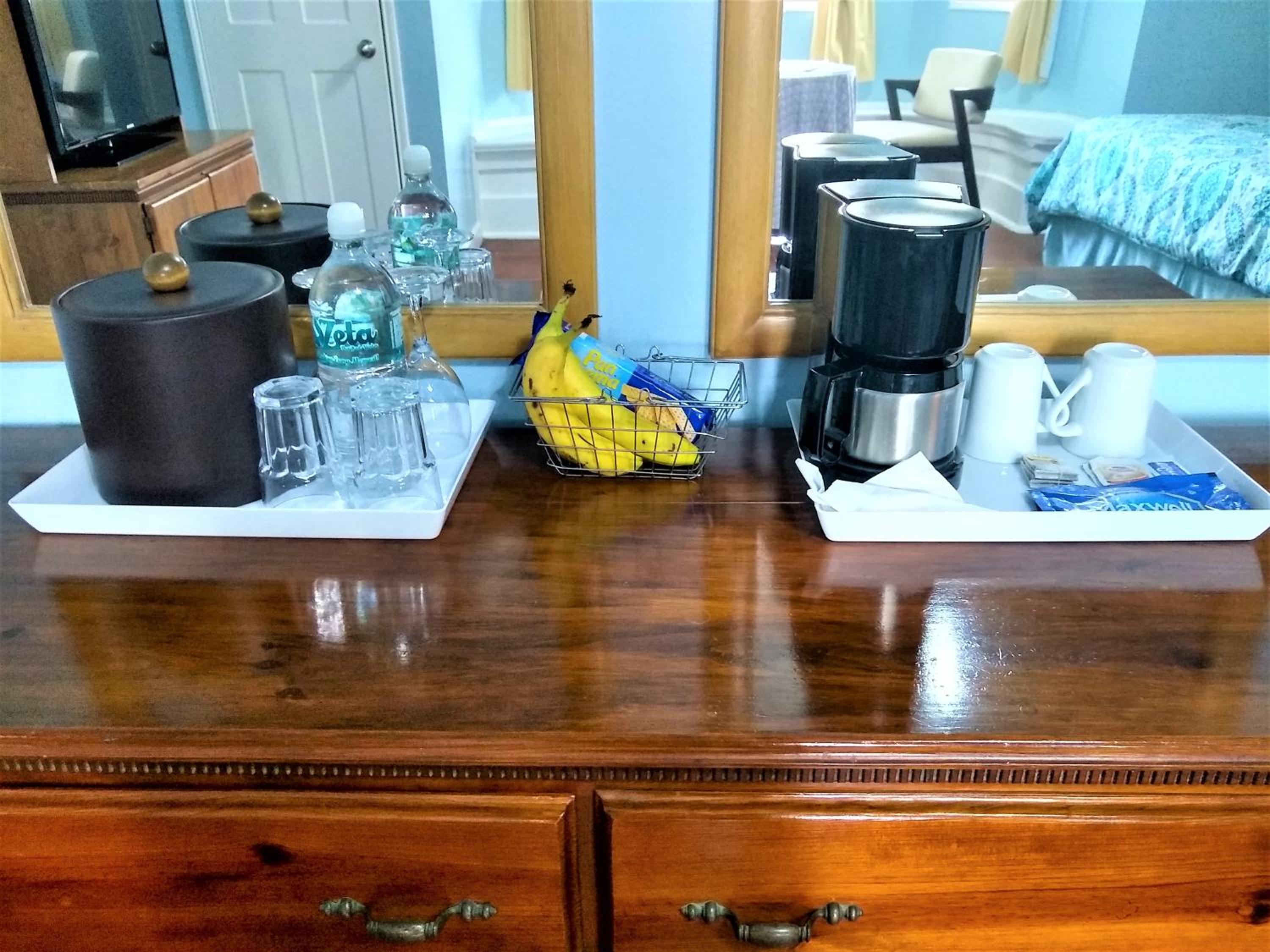 Deluxe Colonial King Room - Lobby Entrance - Photo 4