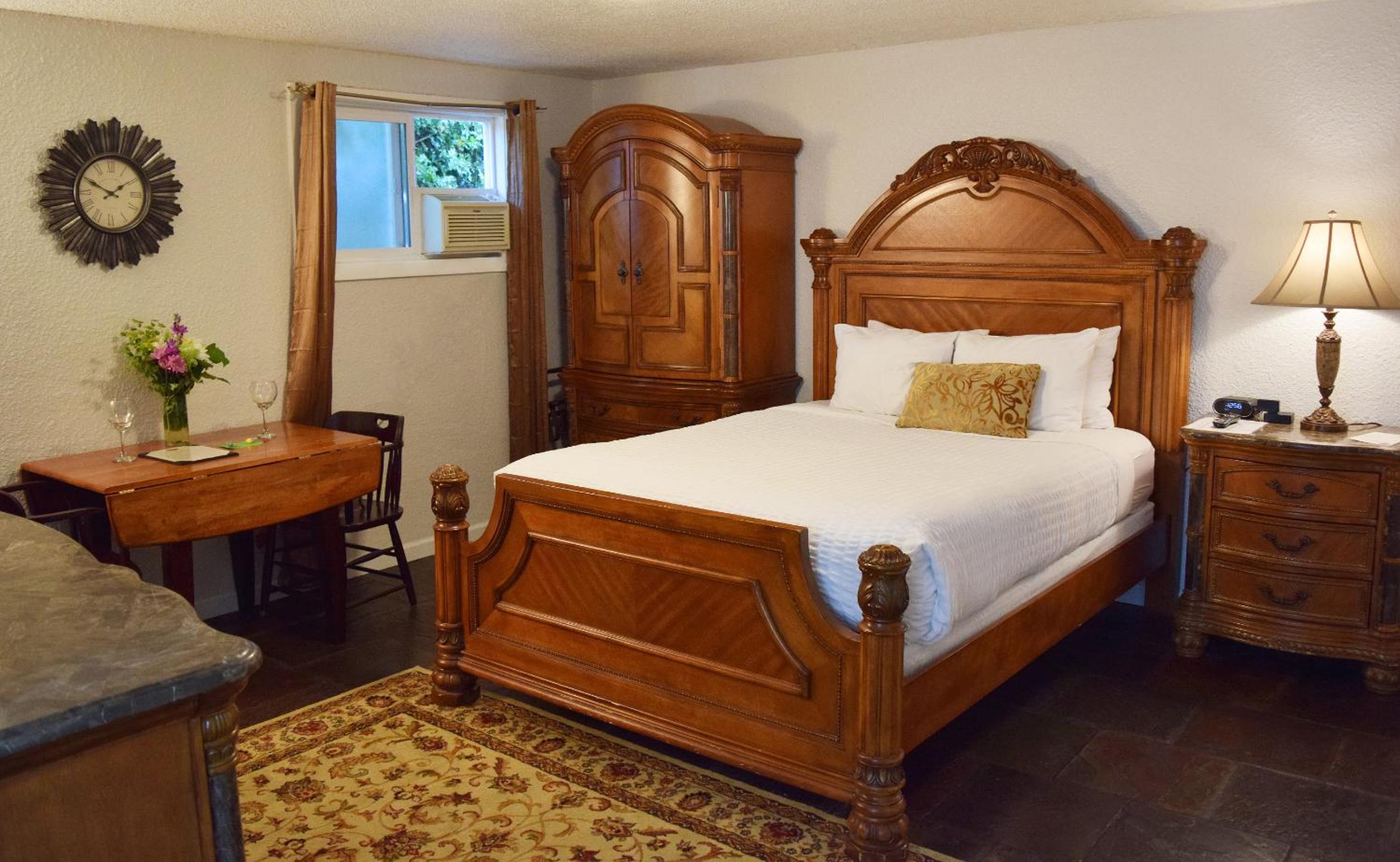 Queen Room photo 3