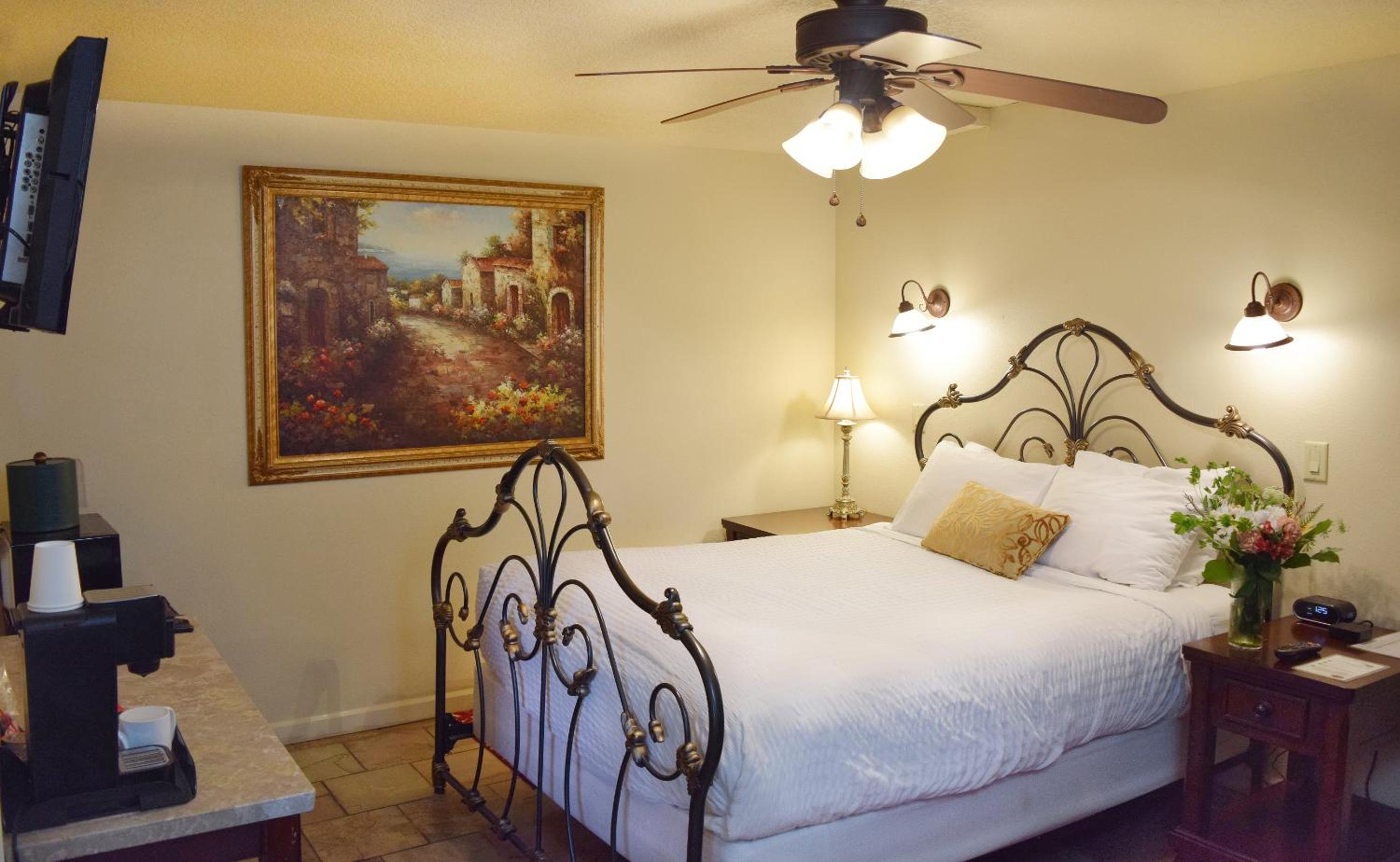 Queen Room photo 1