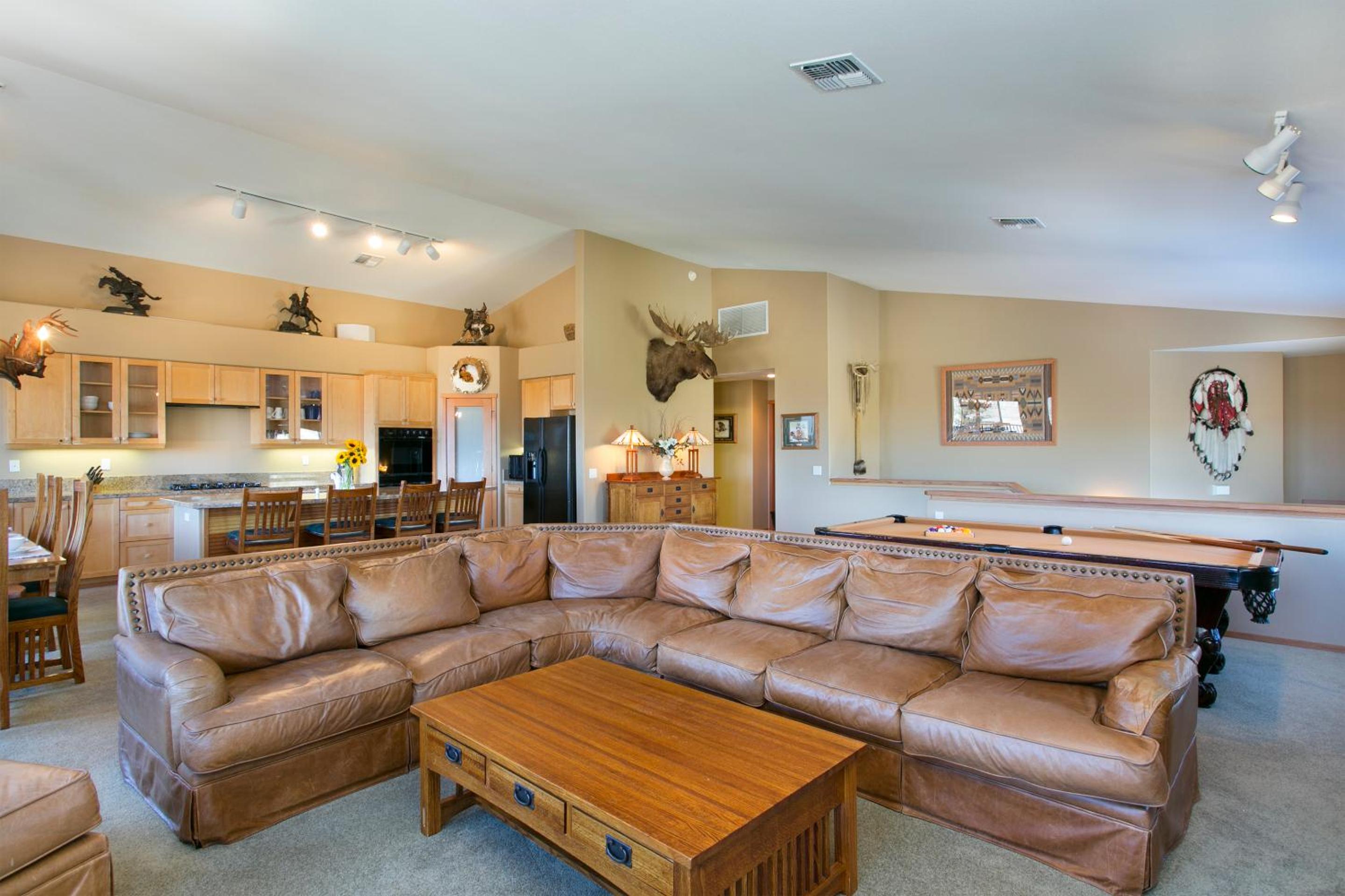 Five-Bedroom House photo 3