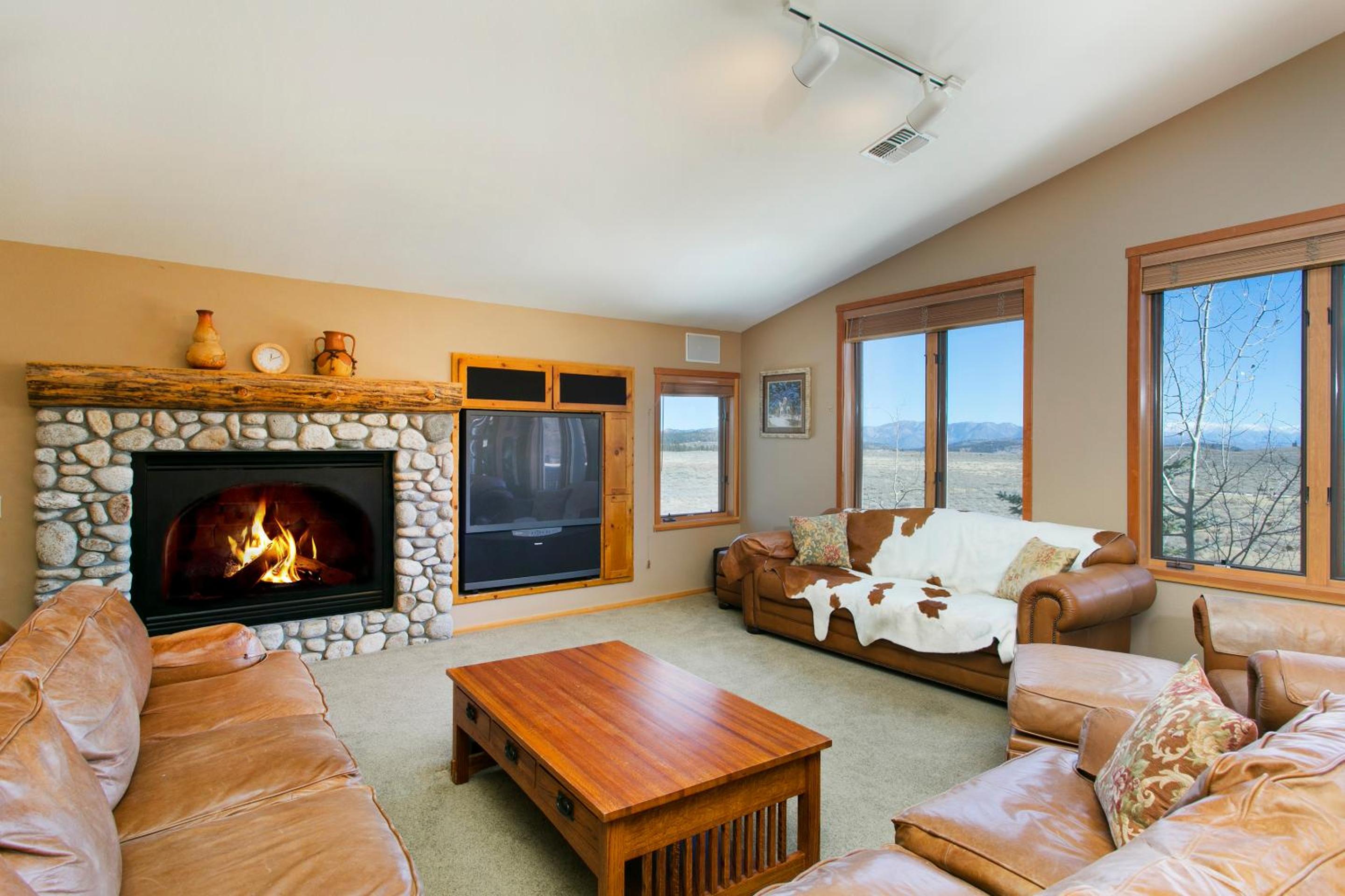 Five-Bedroom House photo 1