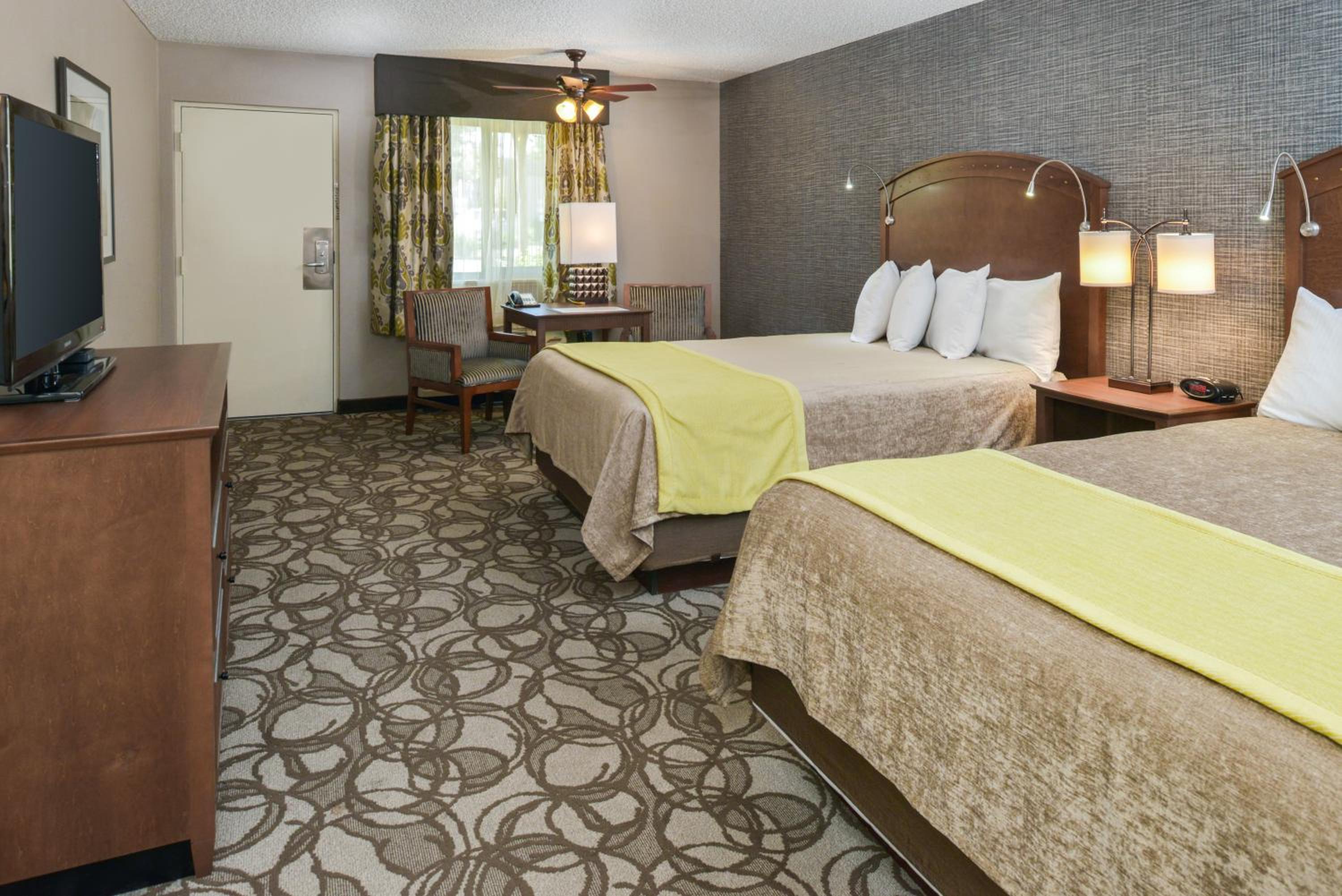 Superior Queen Room with Two Queen Beds - Non Smoking - Photo 2
