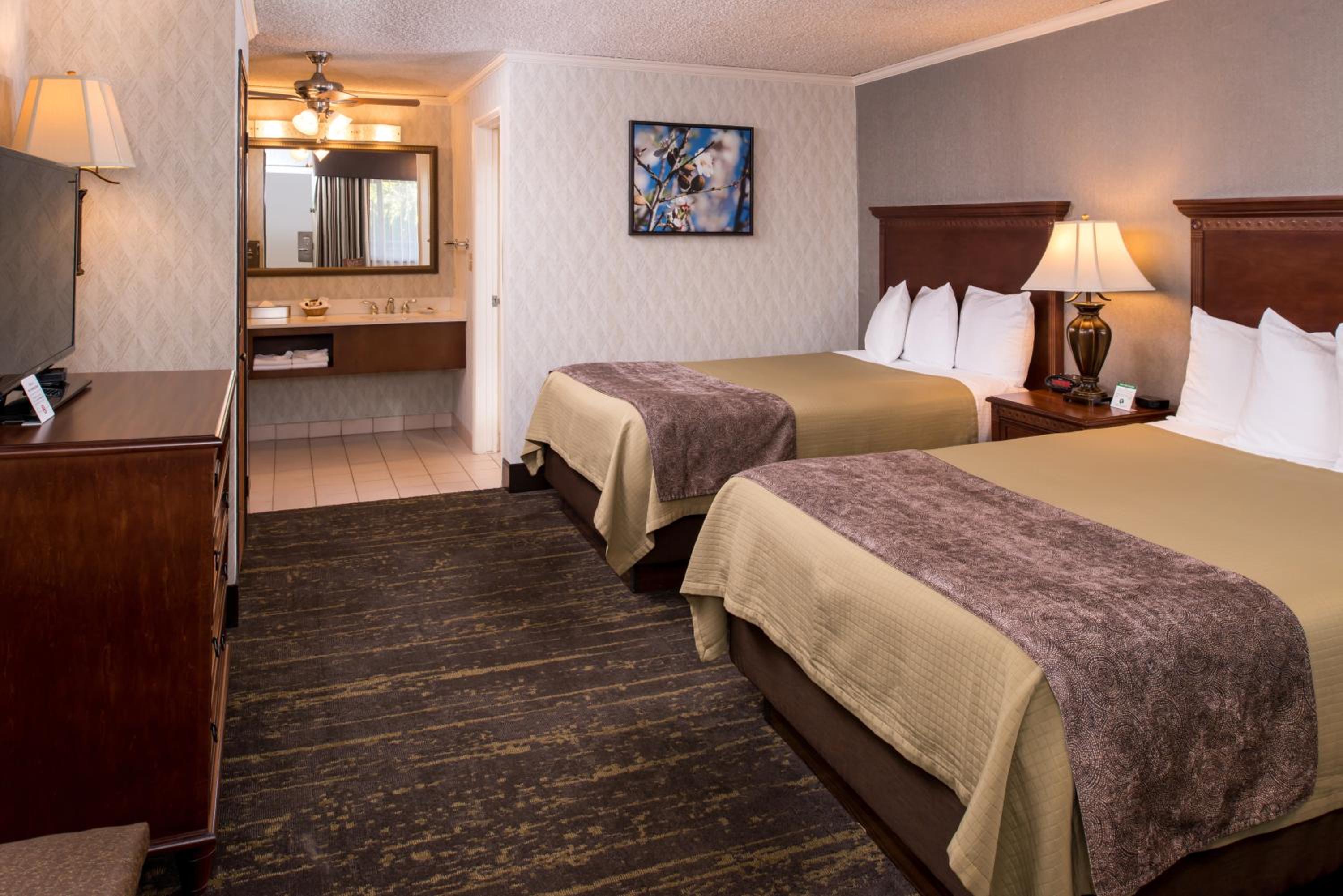 Double Room with Two Double Beds - Non-Smoking - Photo 6