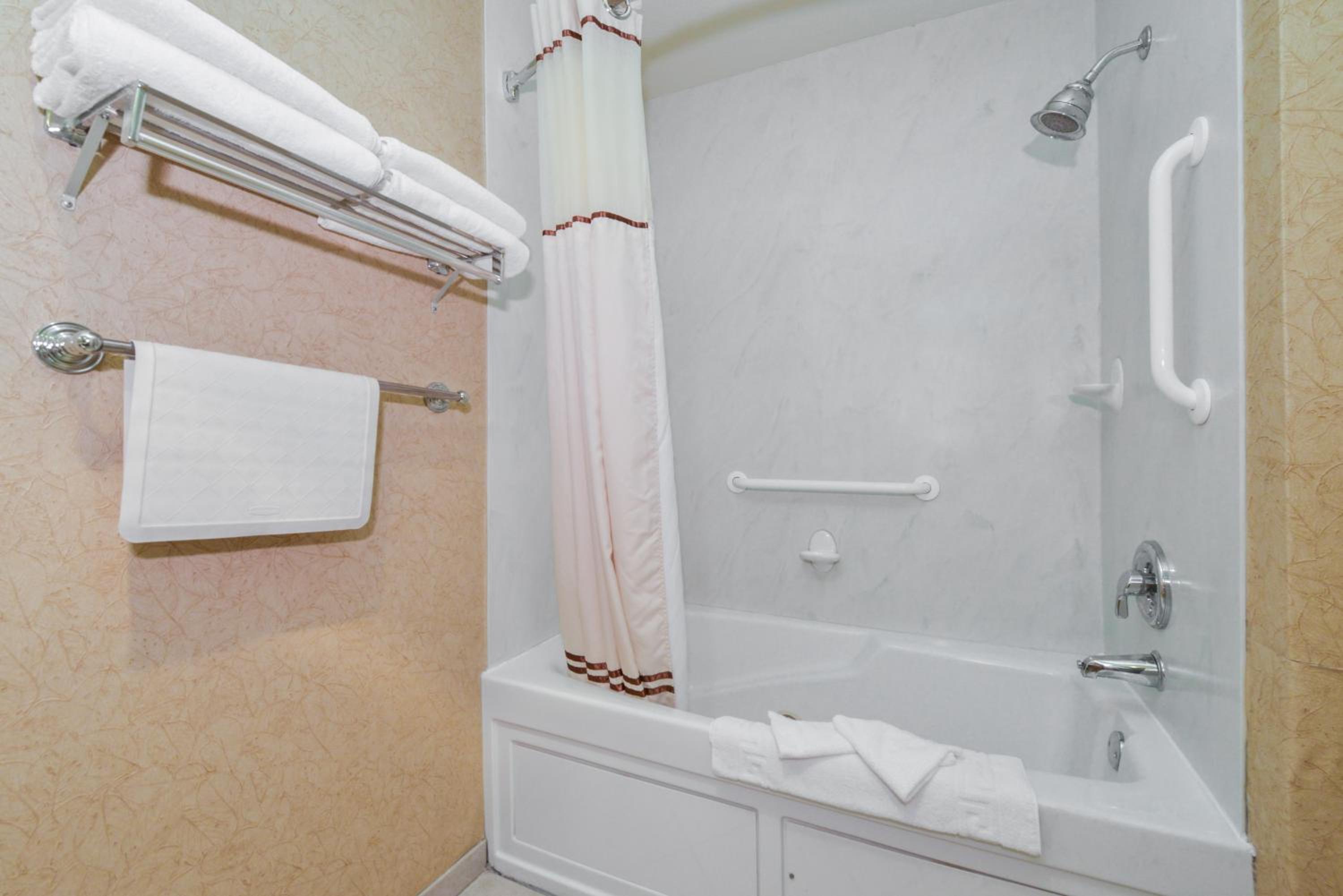 King Room with Spa Bath - Non-Smoking - Photo 2
