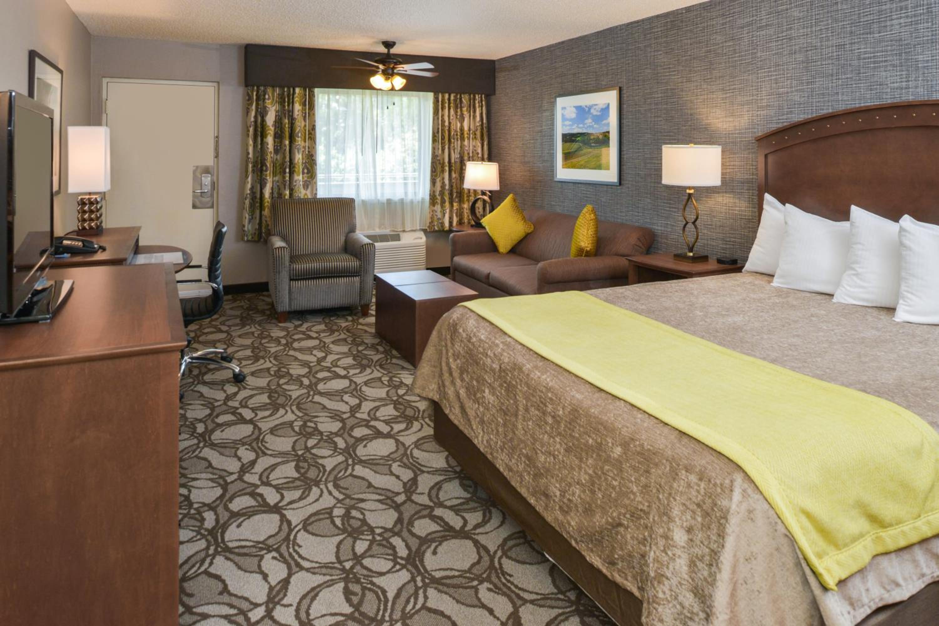 King Room with Spa Bath - Non-Smoking - Photo 3