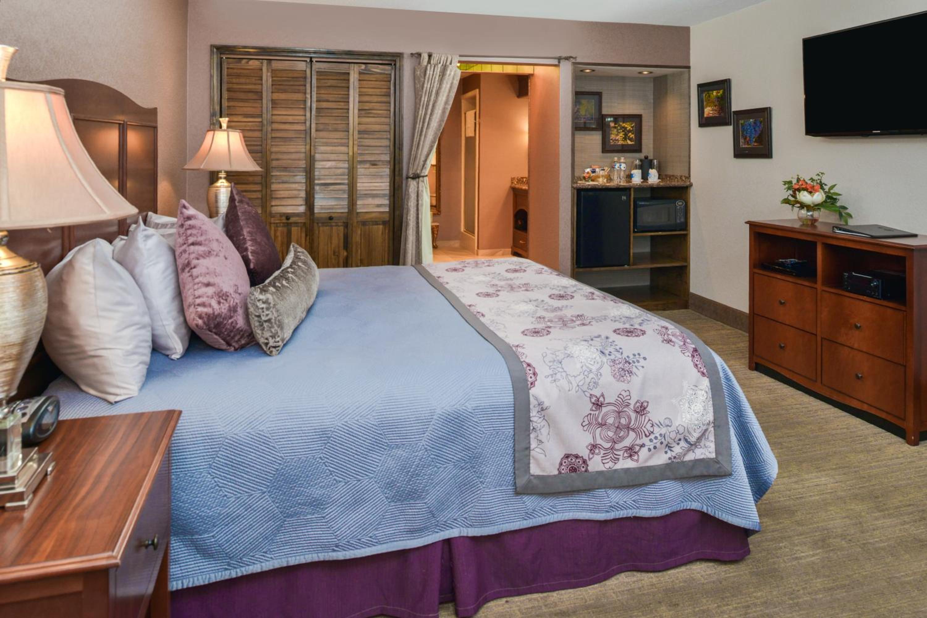 King Suite with Spa Bath - Non-Smoking - Photo 4