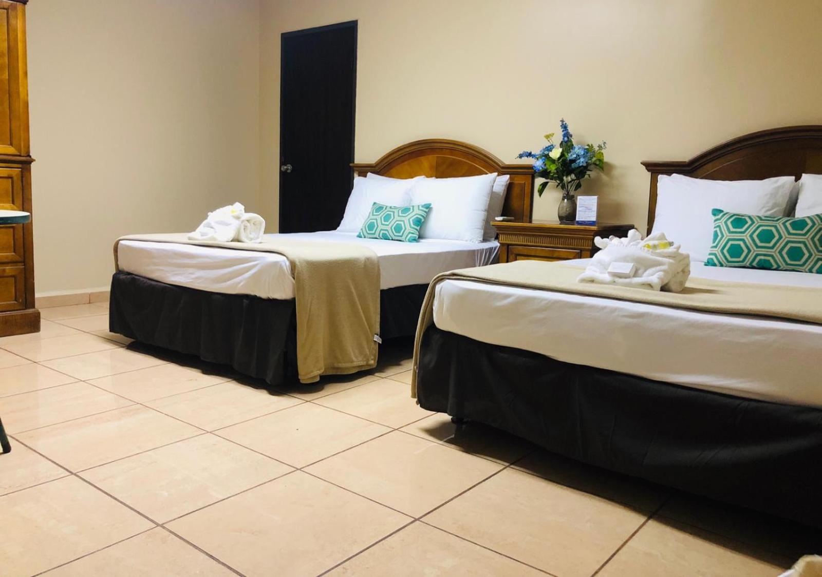 Deluxe Queen Room with Two Queen Beds photo 3