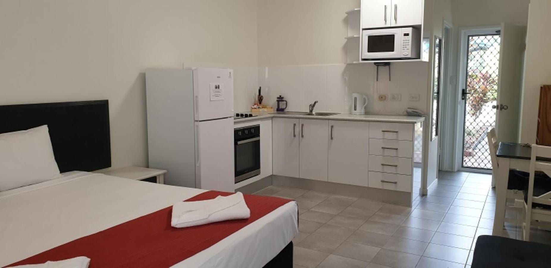 Studio Apartment photo 3