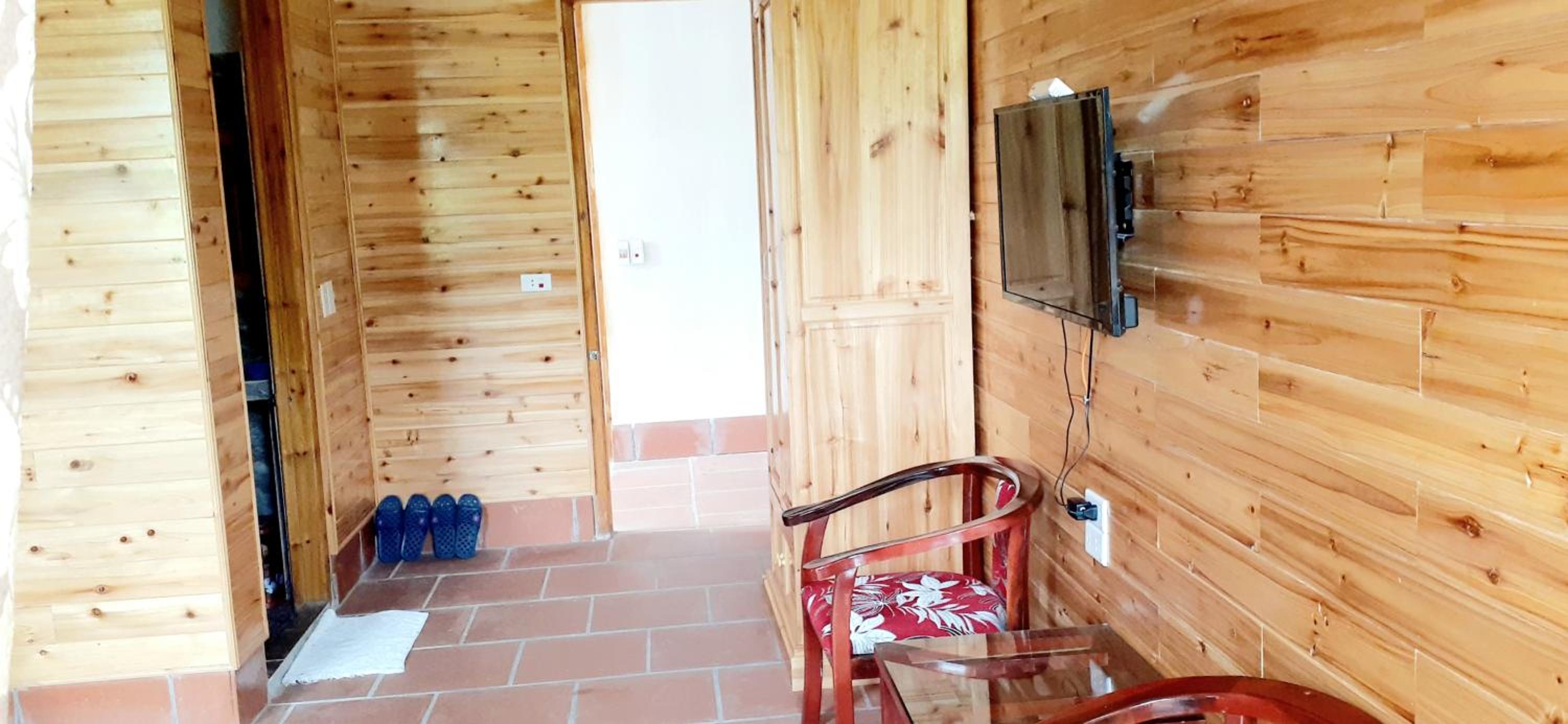 Twin Room with Private Bathroom photo 2