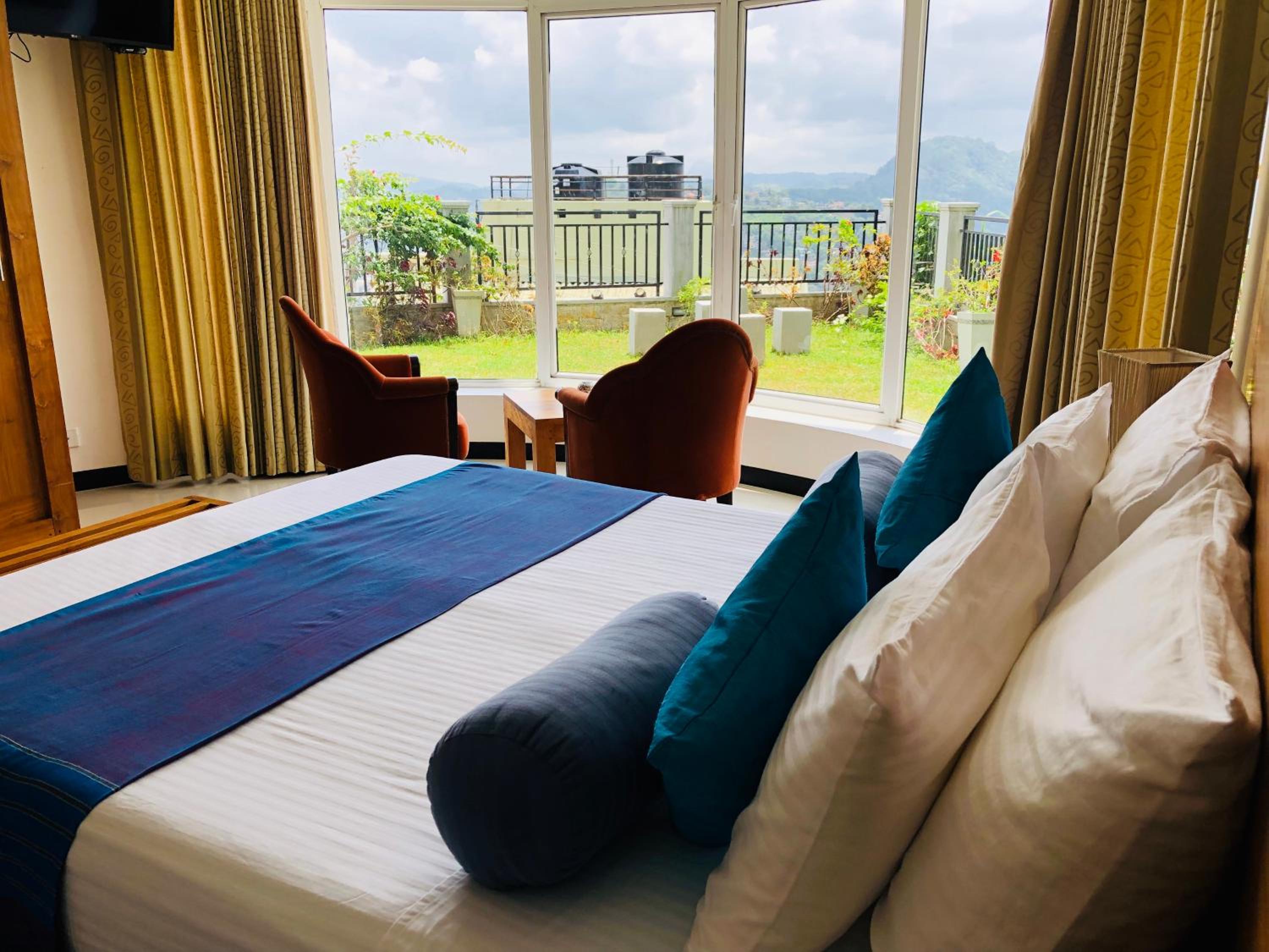 Family Suite with Mountain View