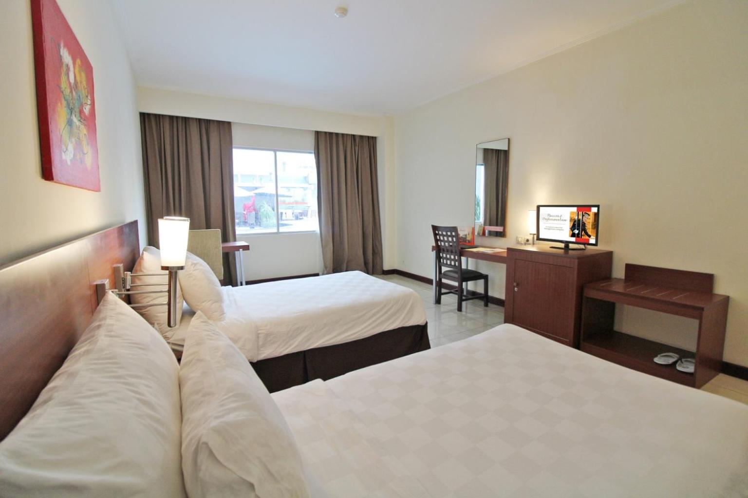 Large Twin Room - Photo 3