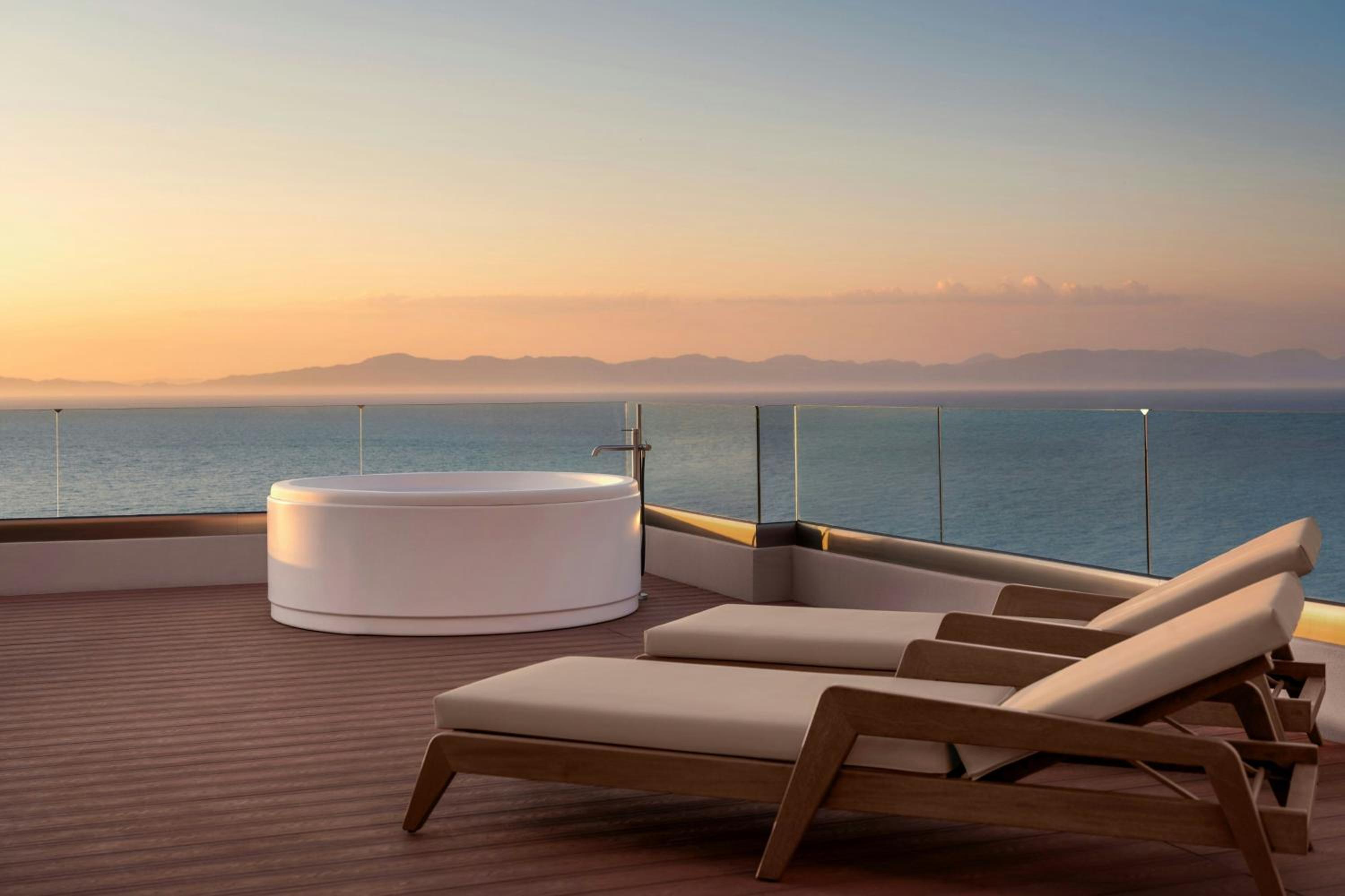 Penthouse One-Bedroom Suite with Sea View thumbnail 5