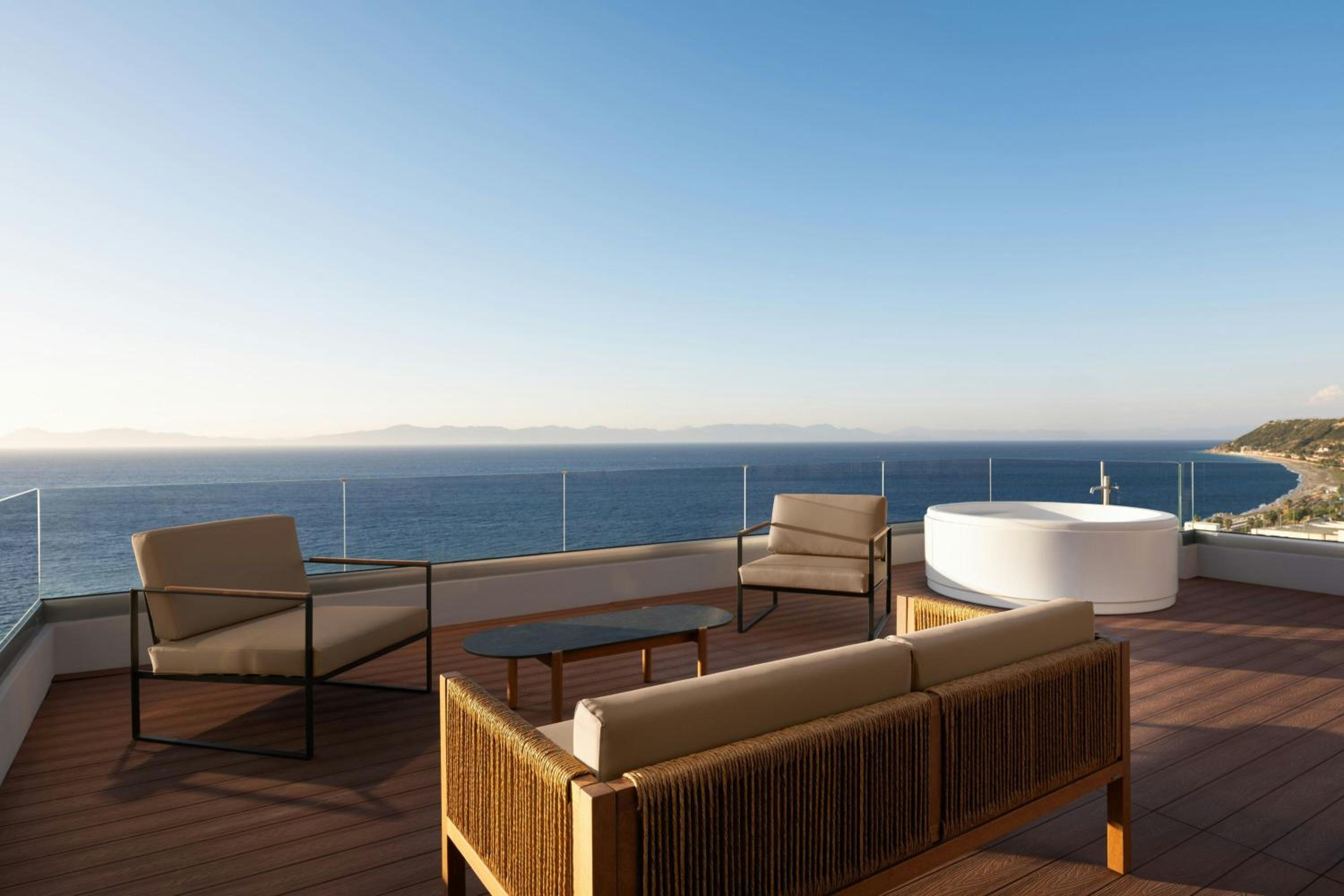 Penthouse One-Bedroom Suite with Sea View thumbnail 6