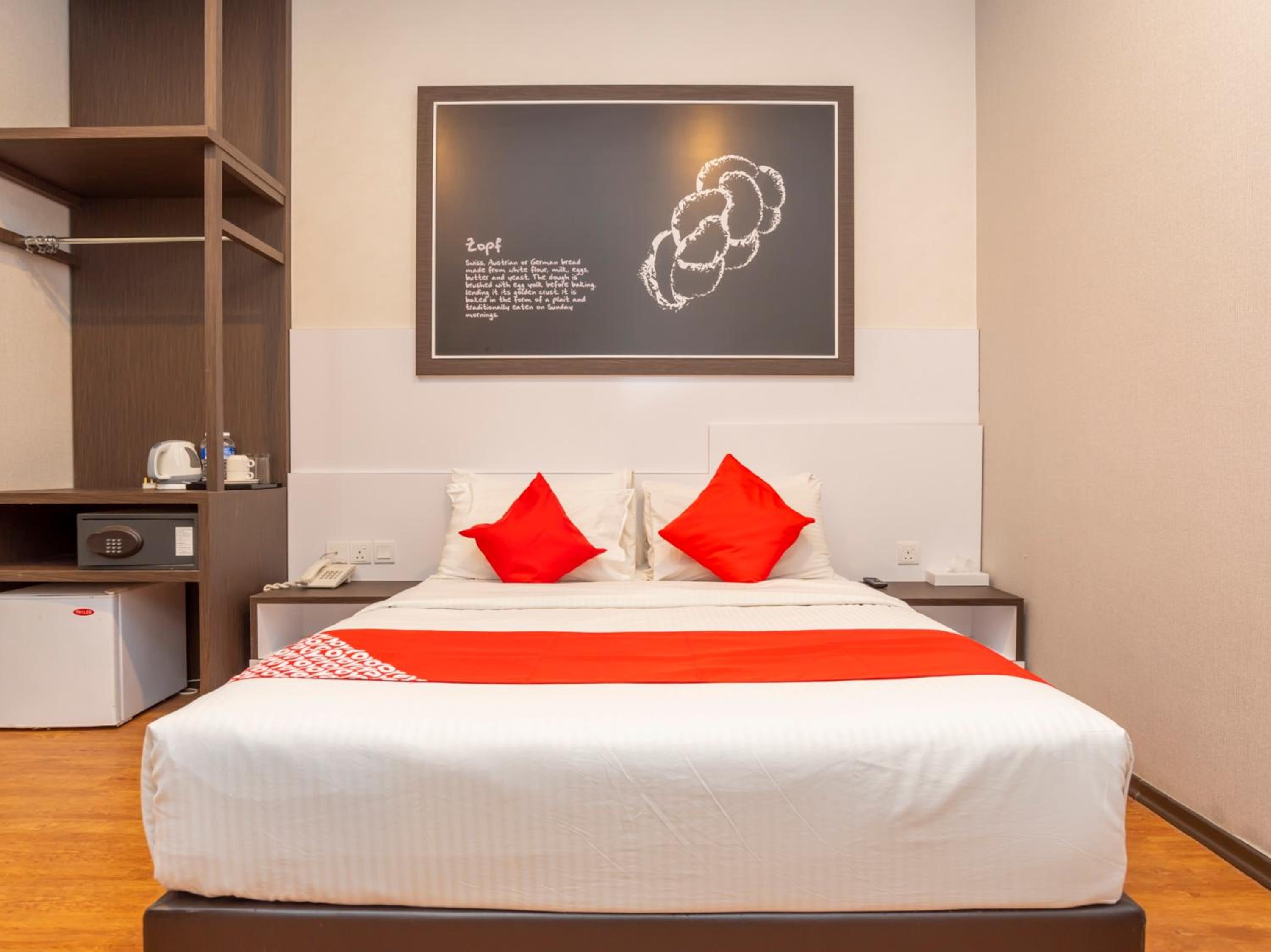Standard Queen Room