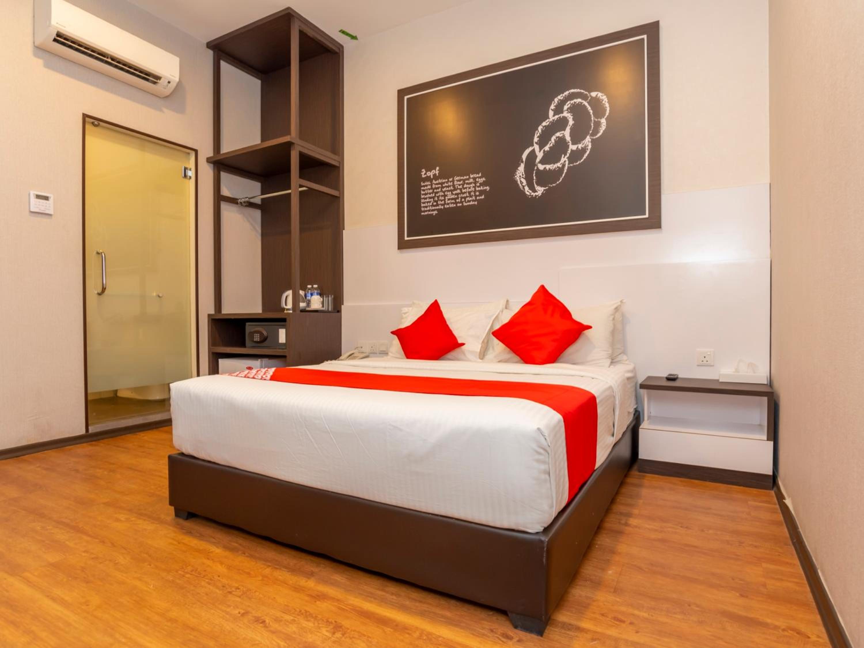 Standard Queen Room