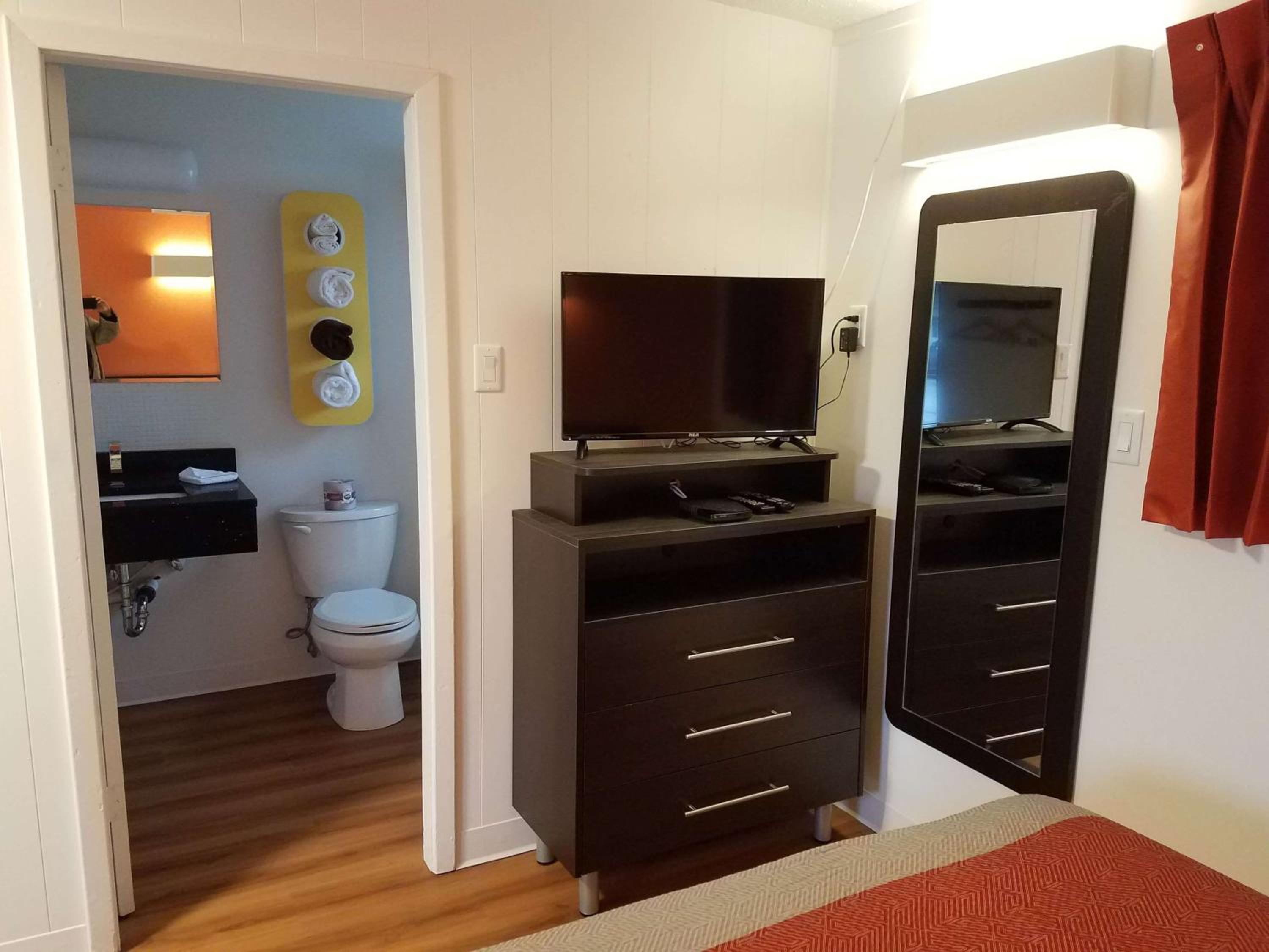Quadruple Room - Non-Smoking photo 2