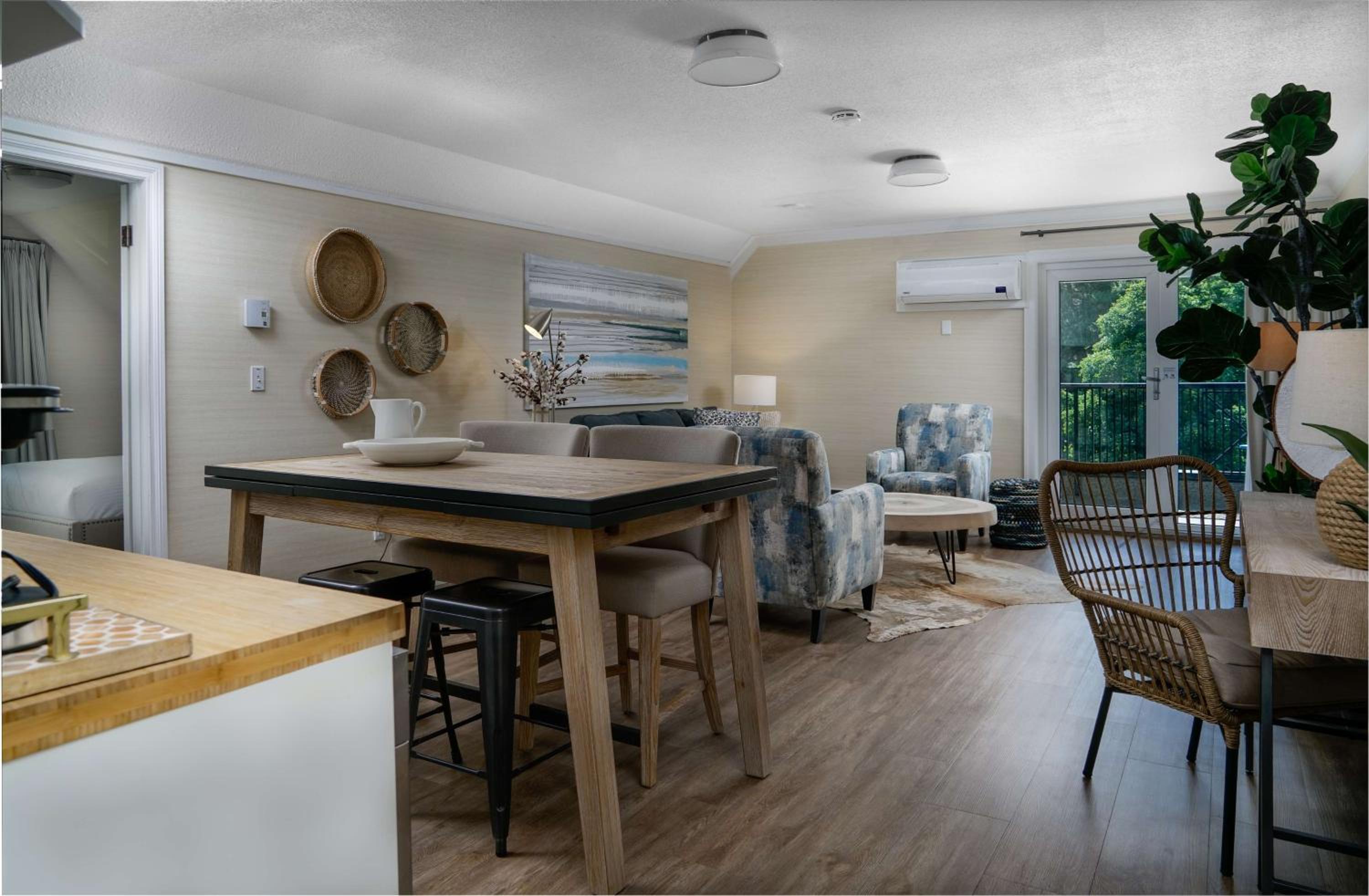 Two-Bedroom Queen Suite with Balcony photo 1