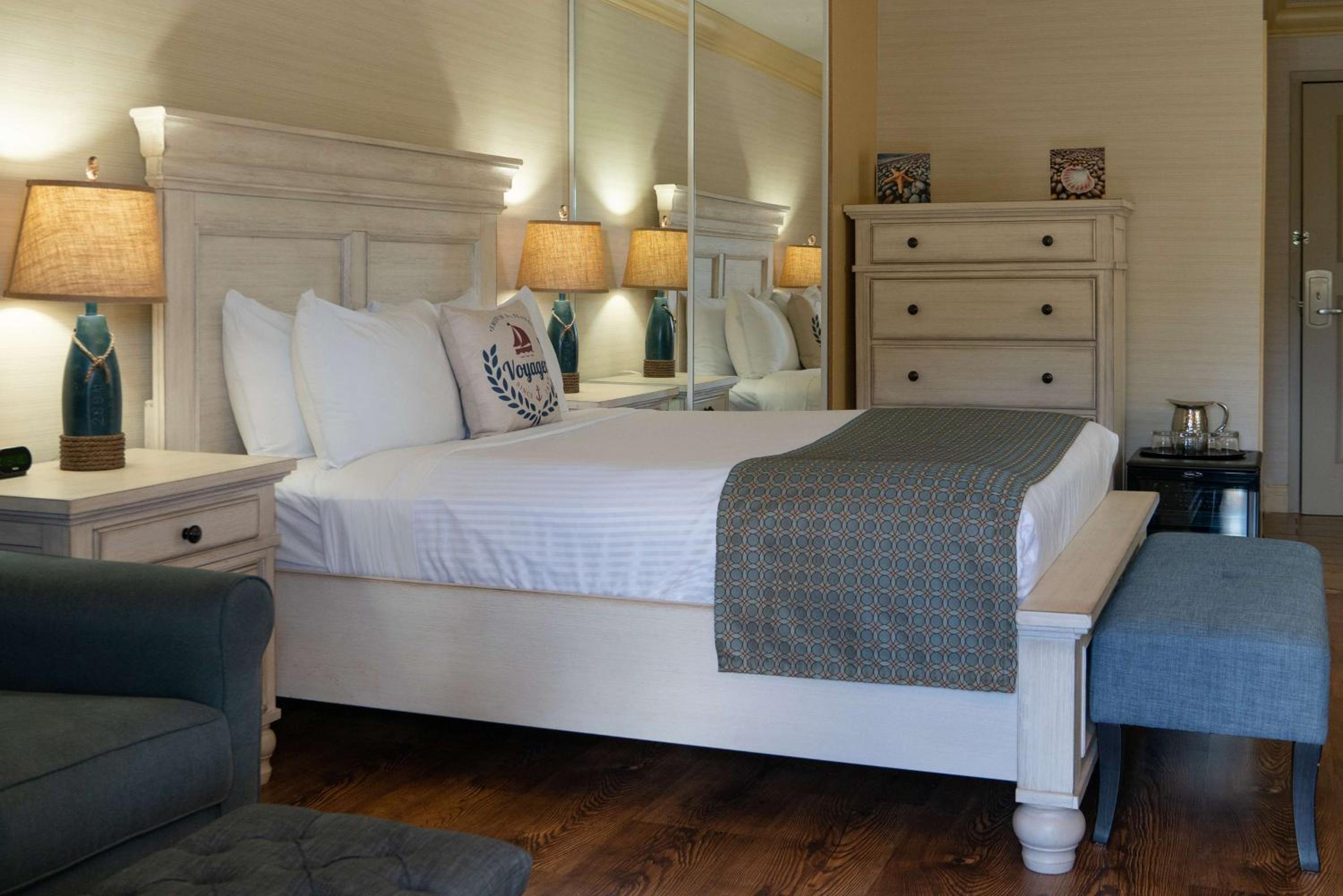 Queen Room with Balcony and Park View - Photo 1