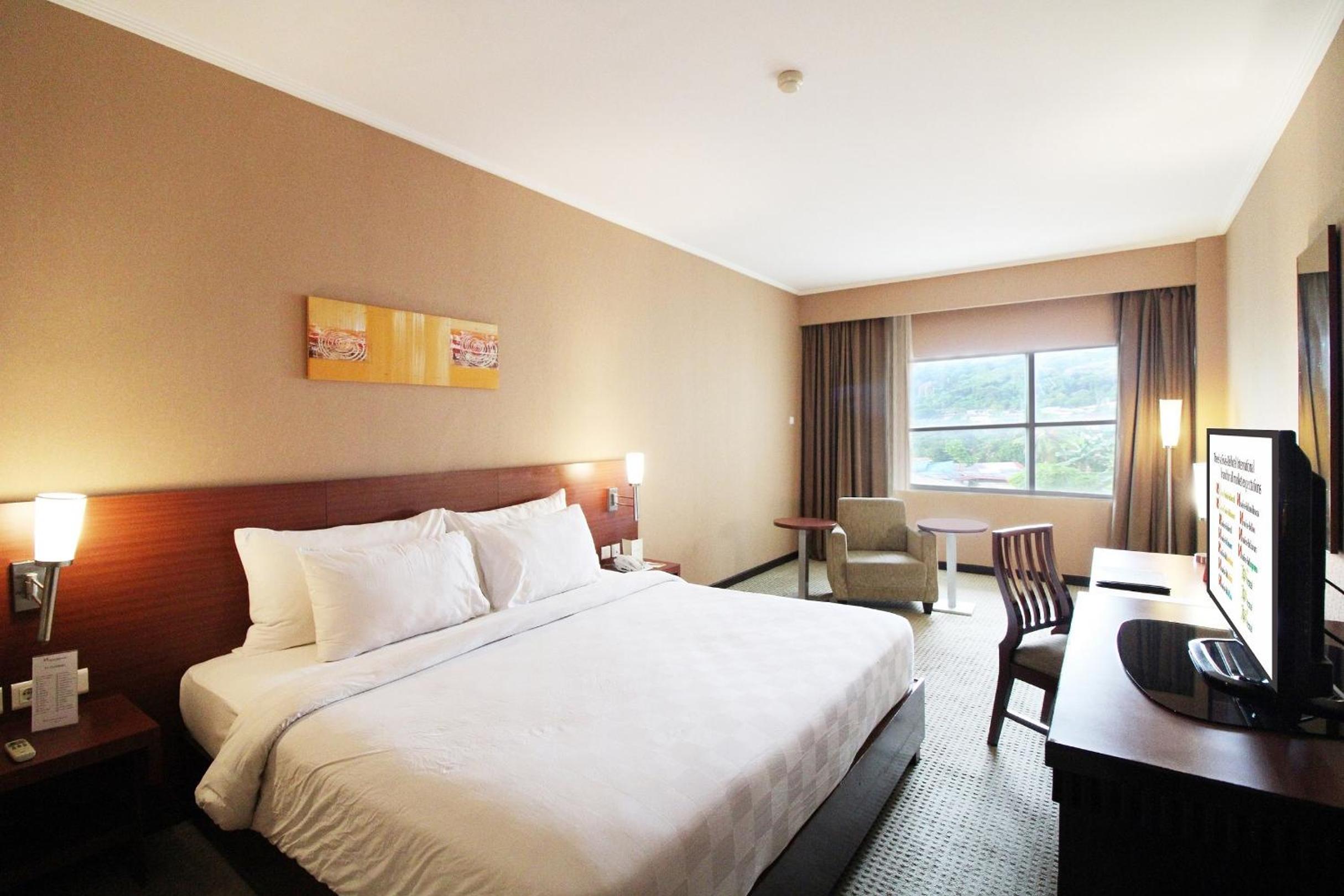 Executive Suite - Photo 3