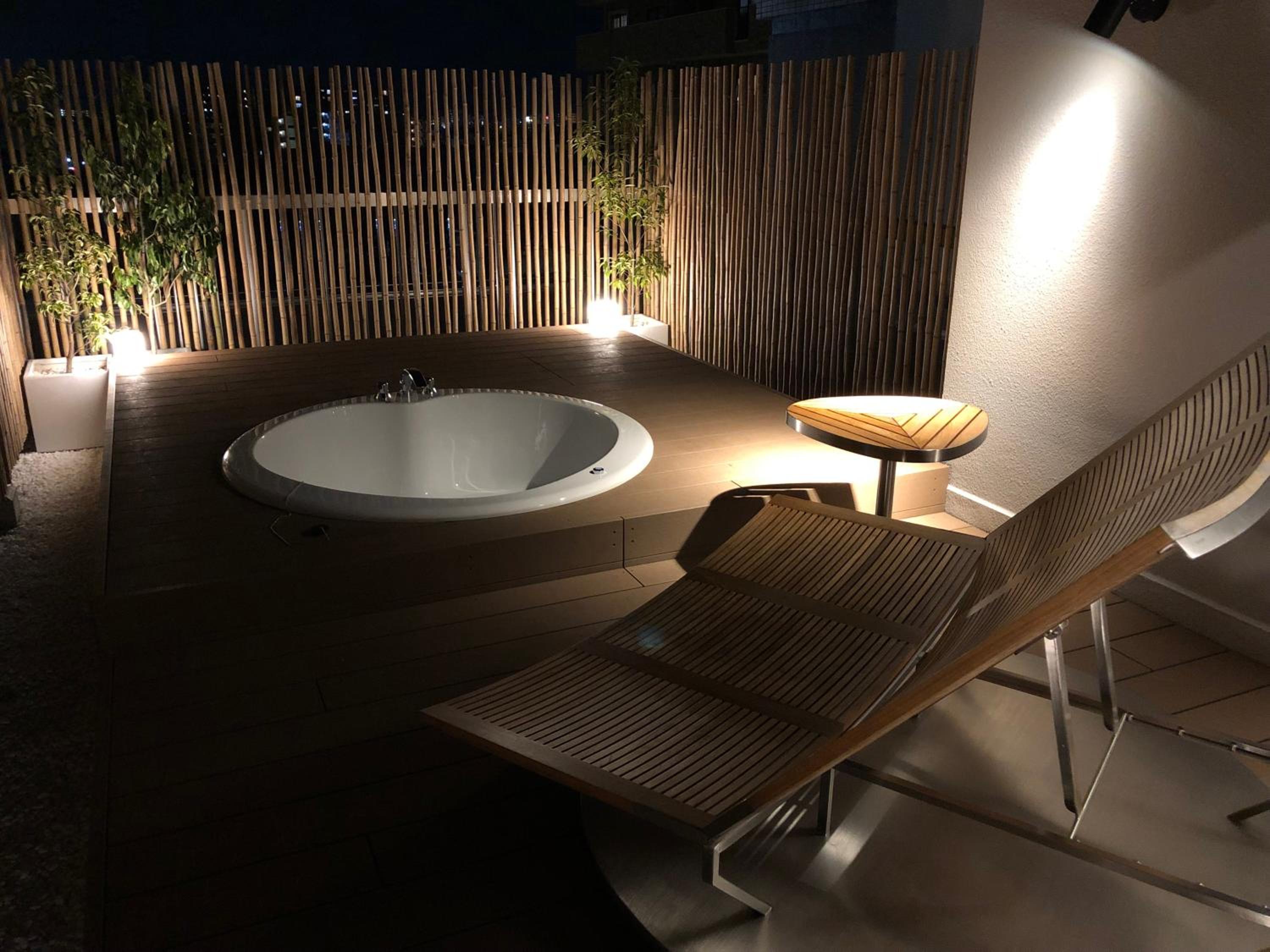 Executive Suite - Photo 3