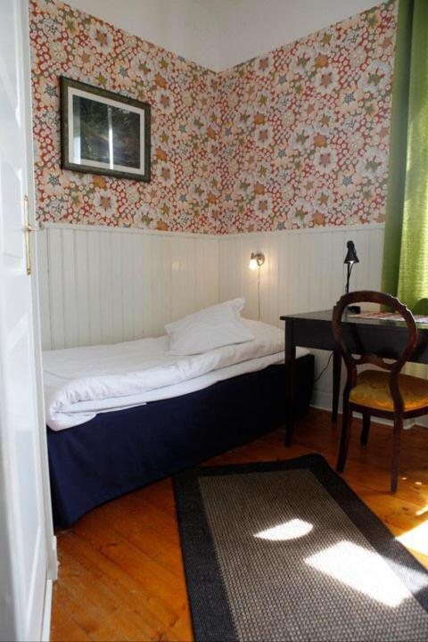 Double Room with Private Bathroom - Photo 2