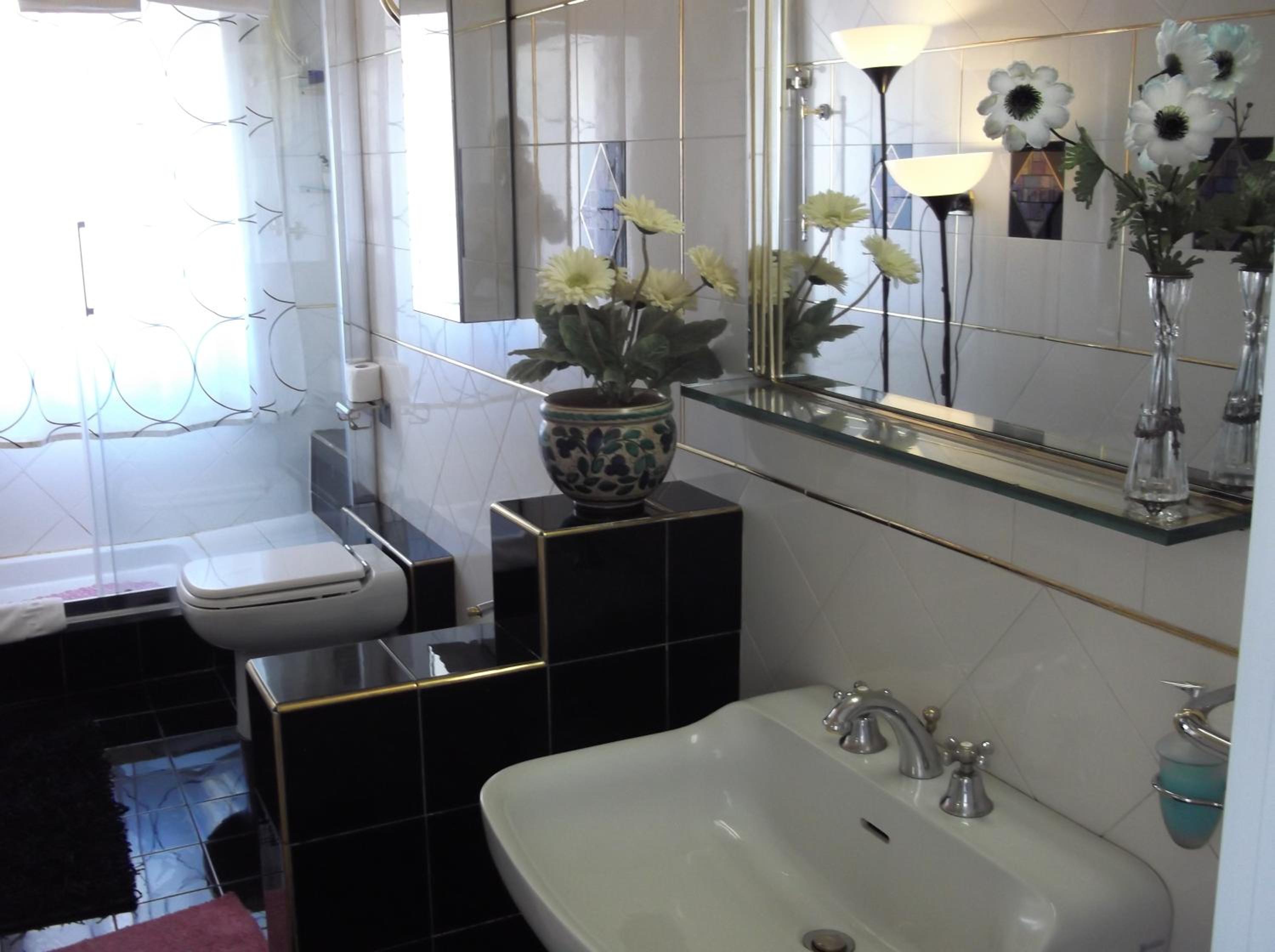 Deluxe Suite with Balcony and Sea View - Photo 6