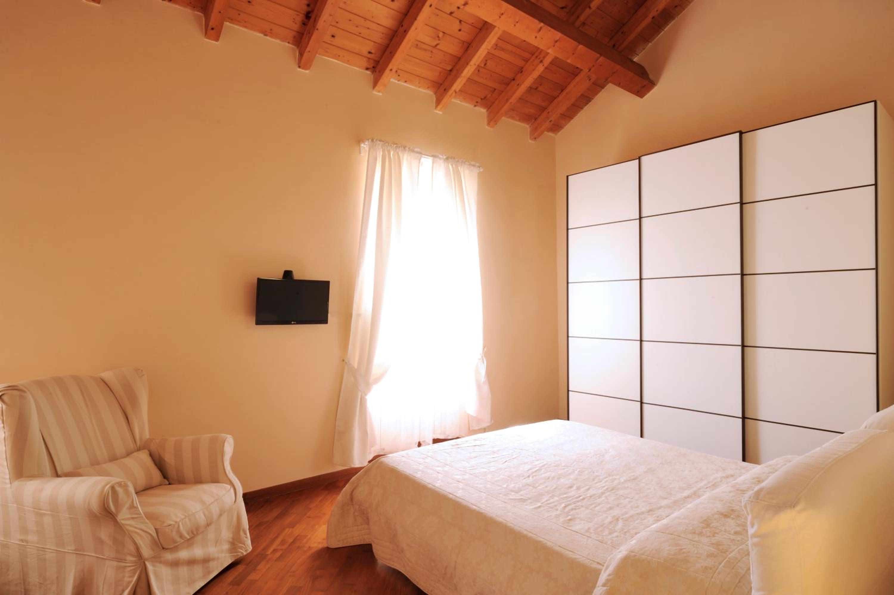 Deluxe Suite with Sea View photo 2