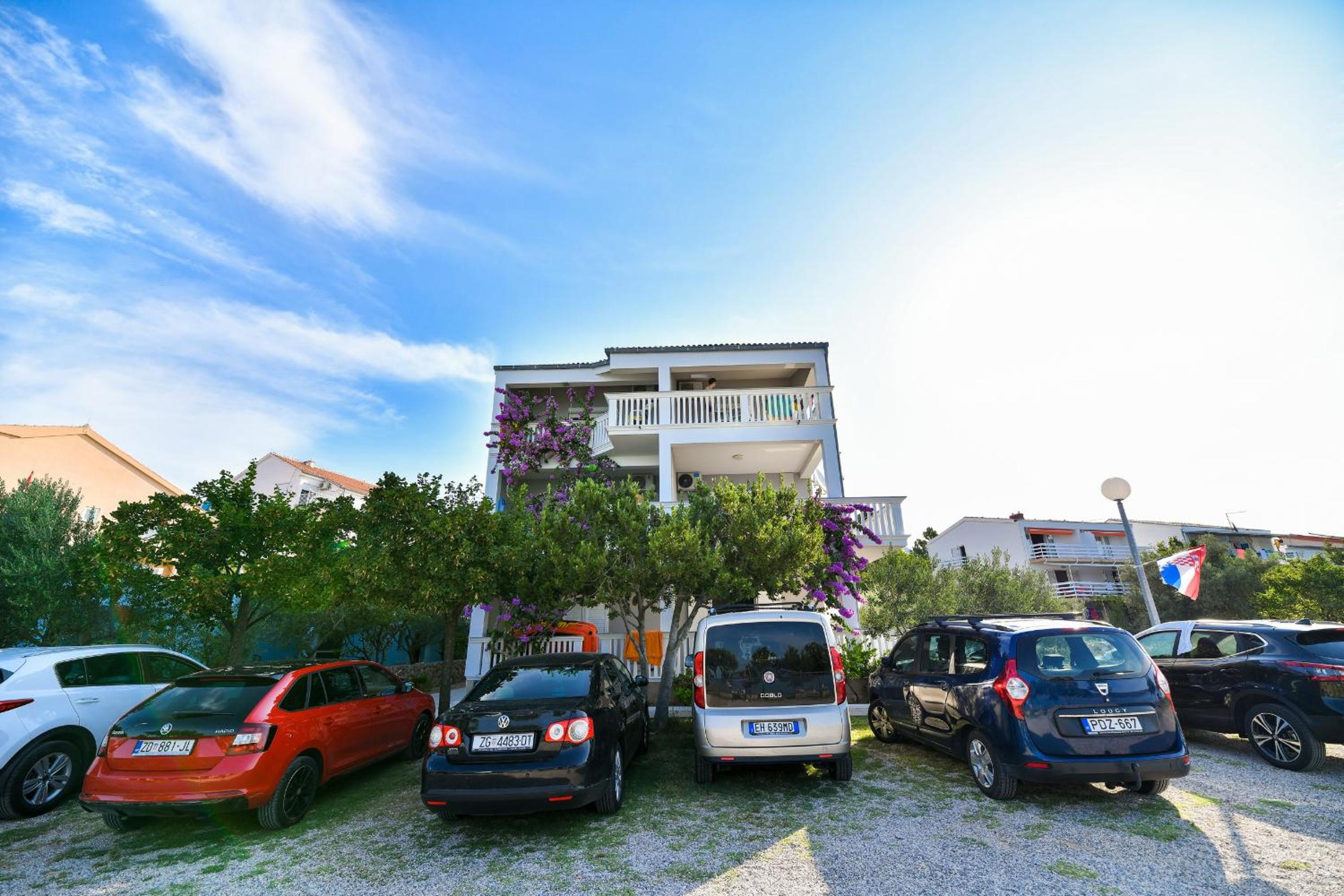 Apartment with Sea View - Photo 10