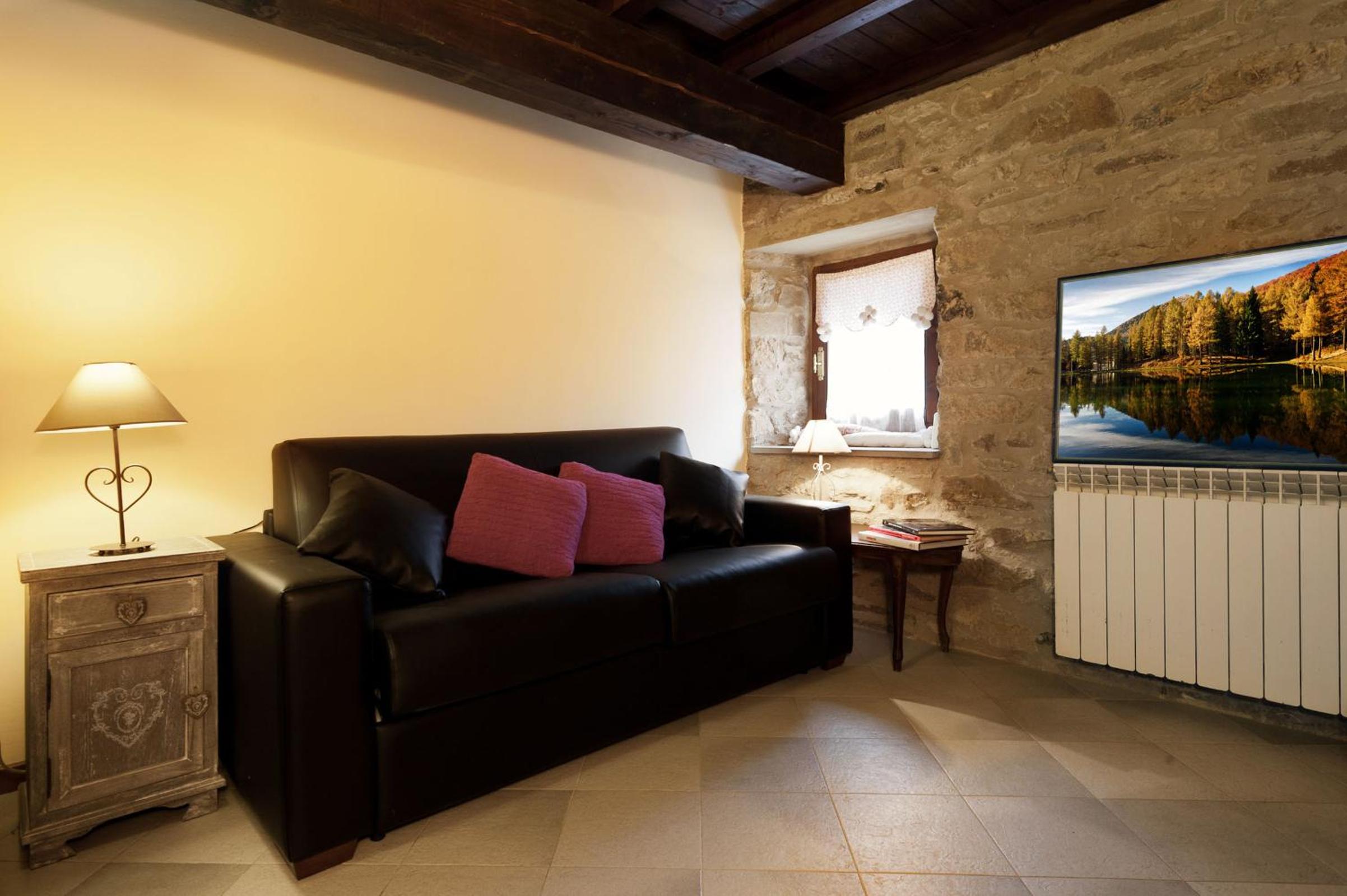Family Room - Photo 2