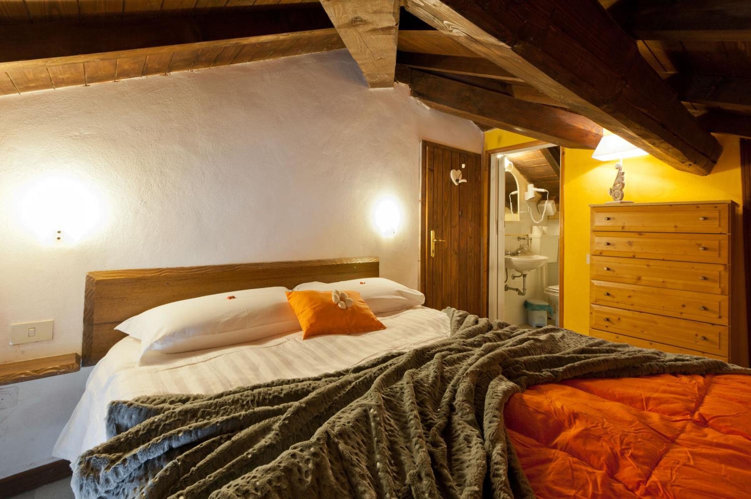 Double Room - Photo 5