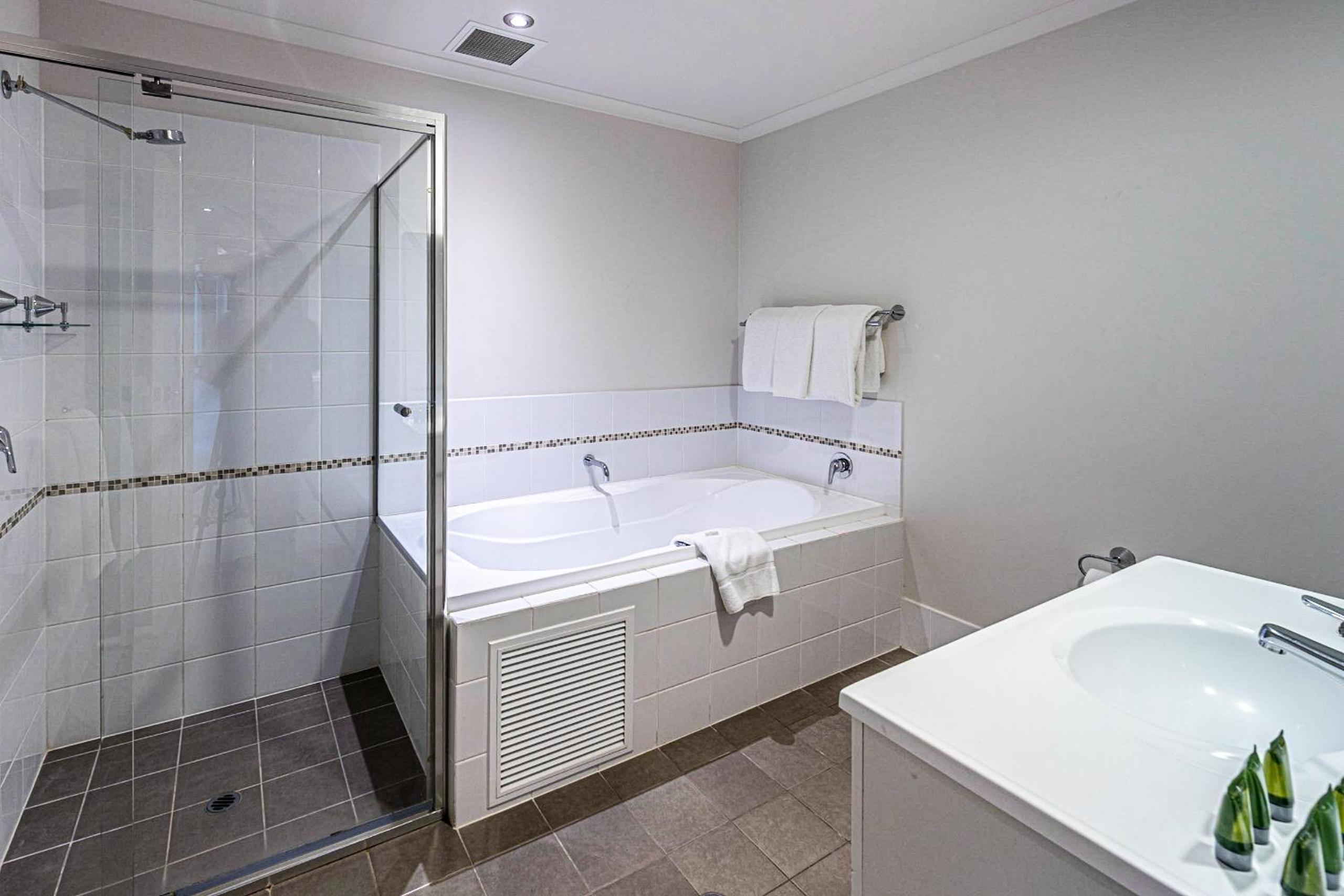 Two-Bedroom Apartment - Photo 2