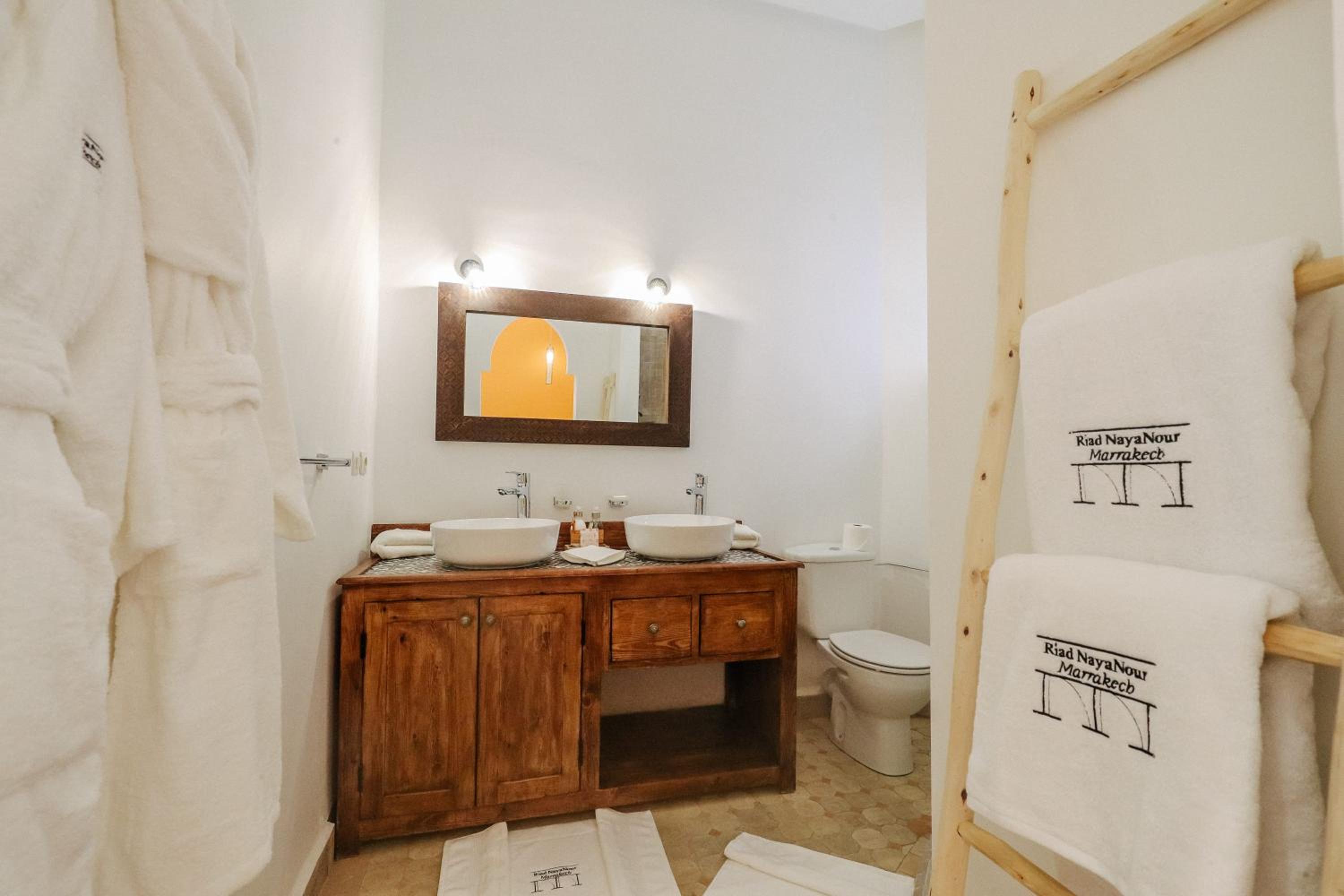 Deluxe Double Room - Photo 8