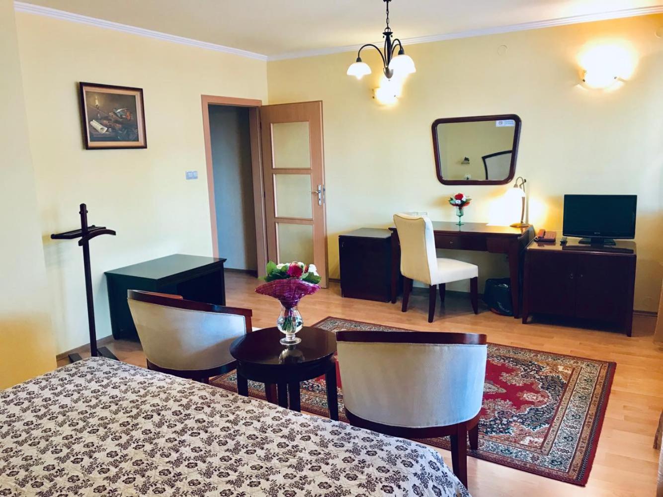 Double or Twin Room photo 3