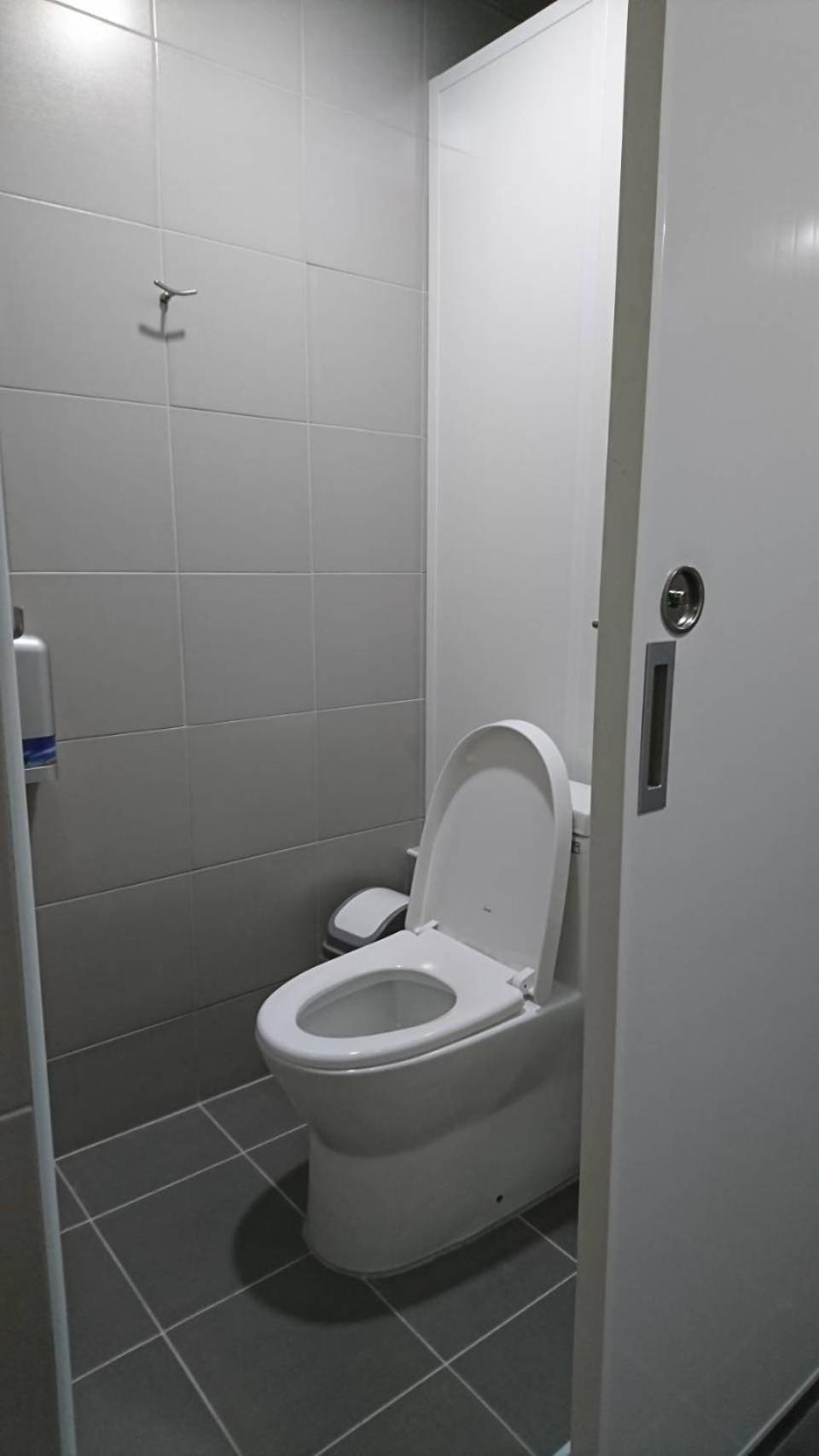 6-Bed Mixed Dormitory Room photo 3