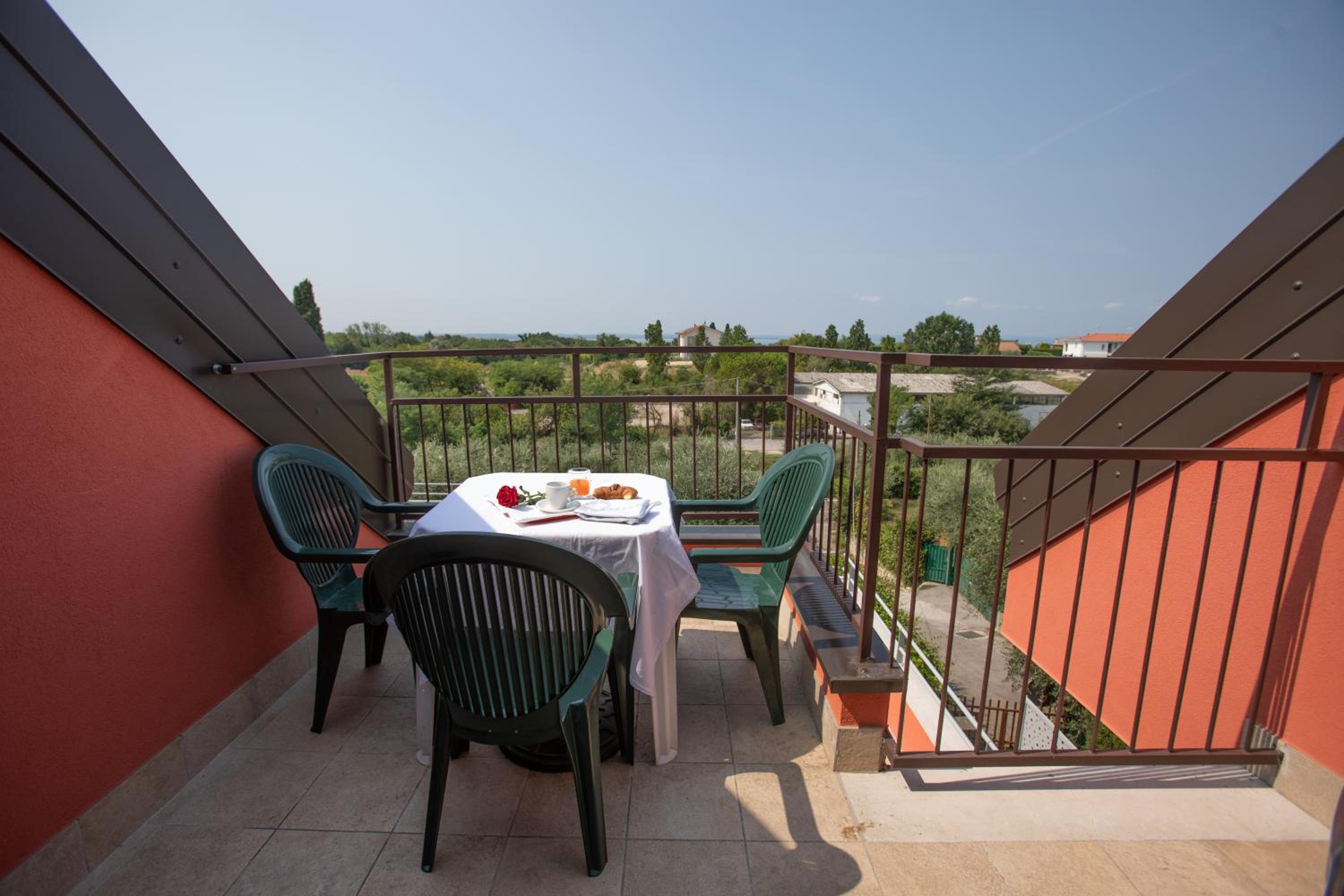 Apartment with Balcony photo 3