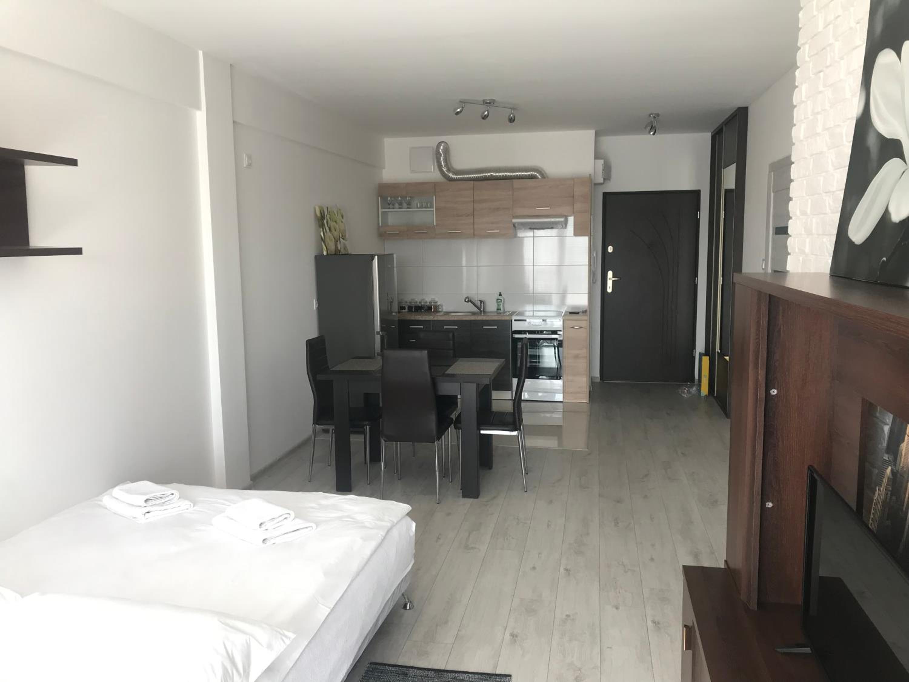 One-Bedroom Apartment - Photo 8