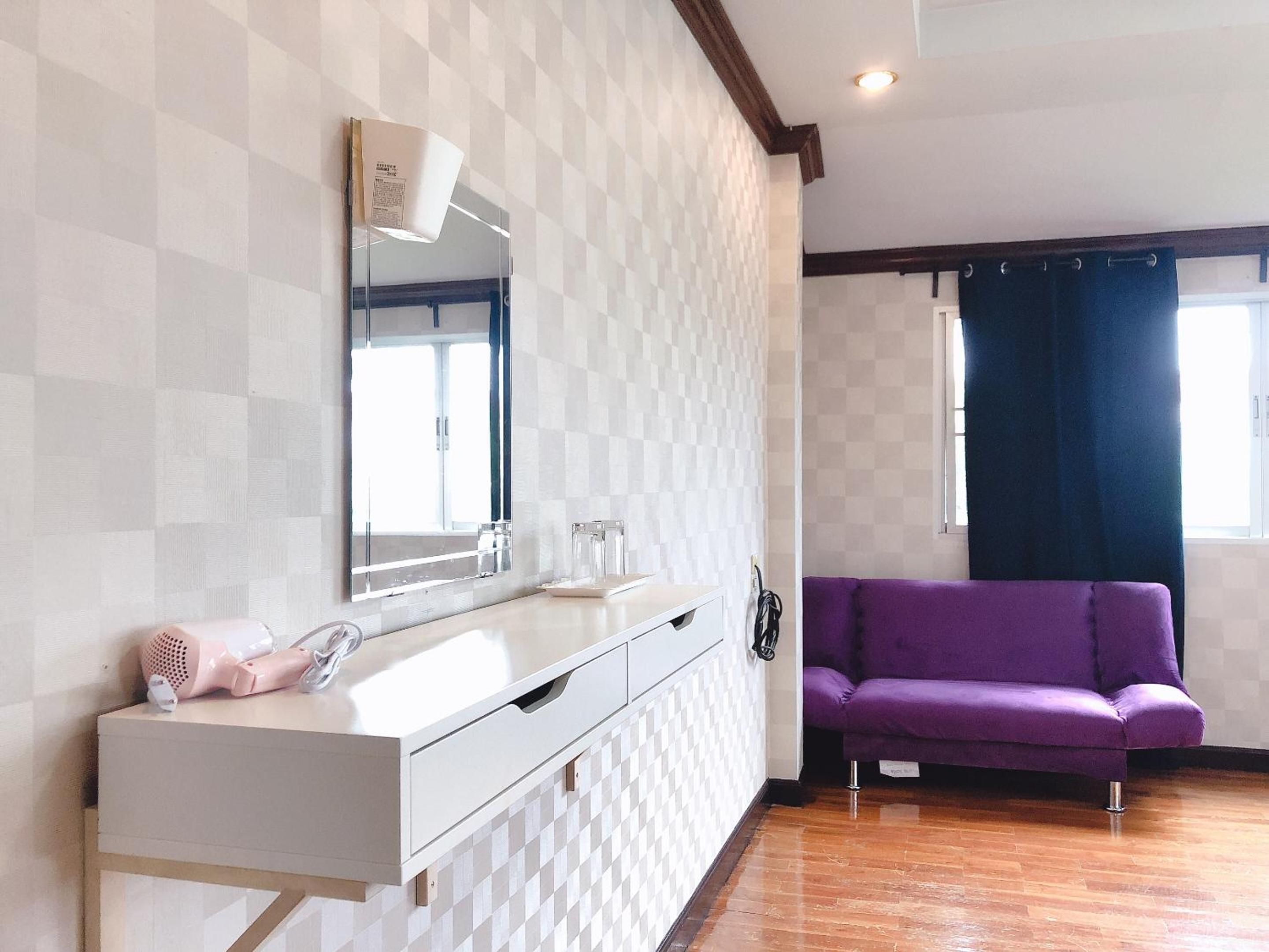 Deluxe Queen Room with Two Queen Beds - Photo 7