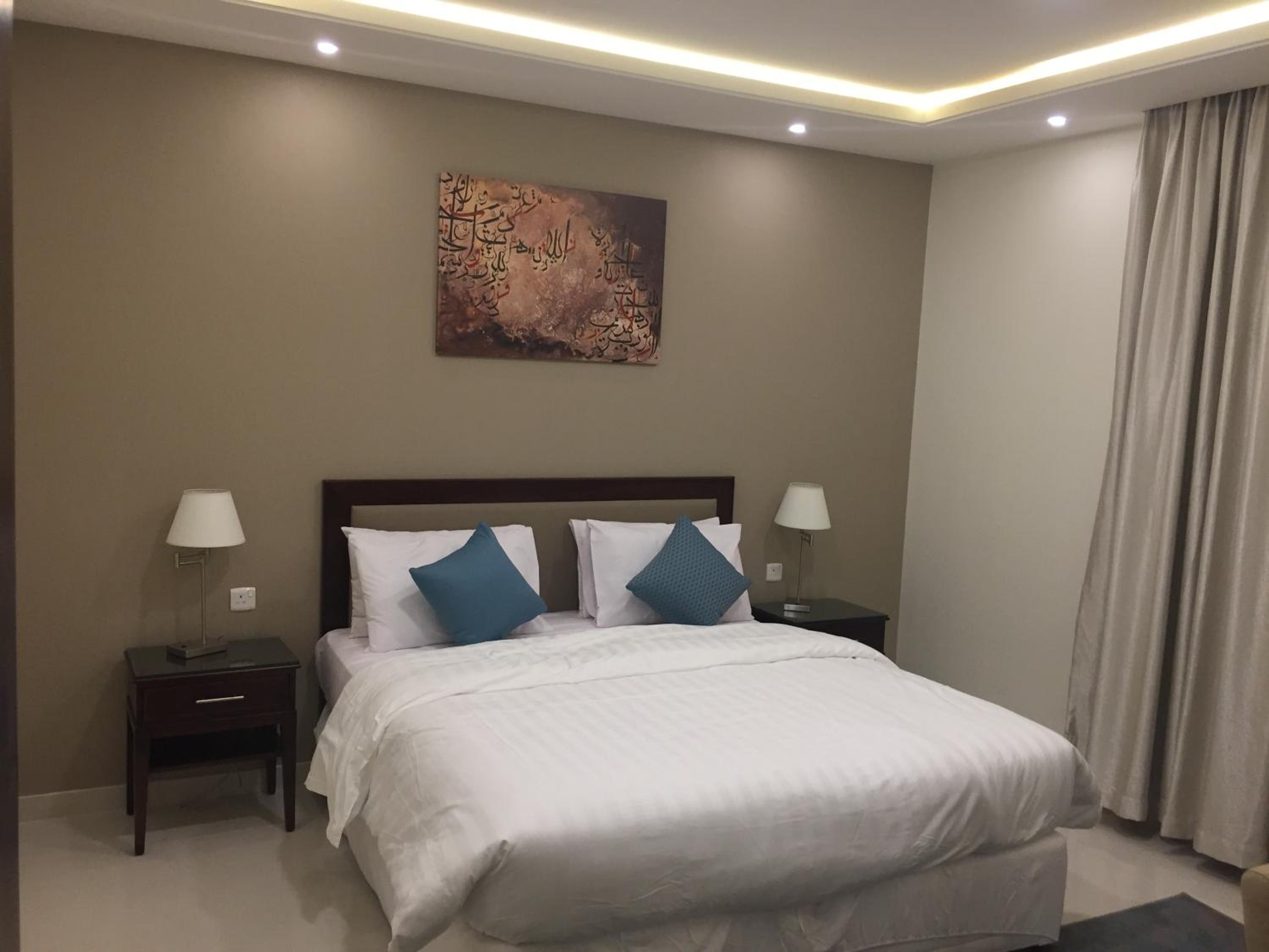 Standard King Room photo 3