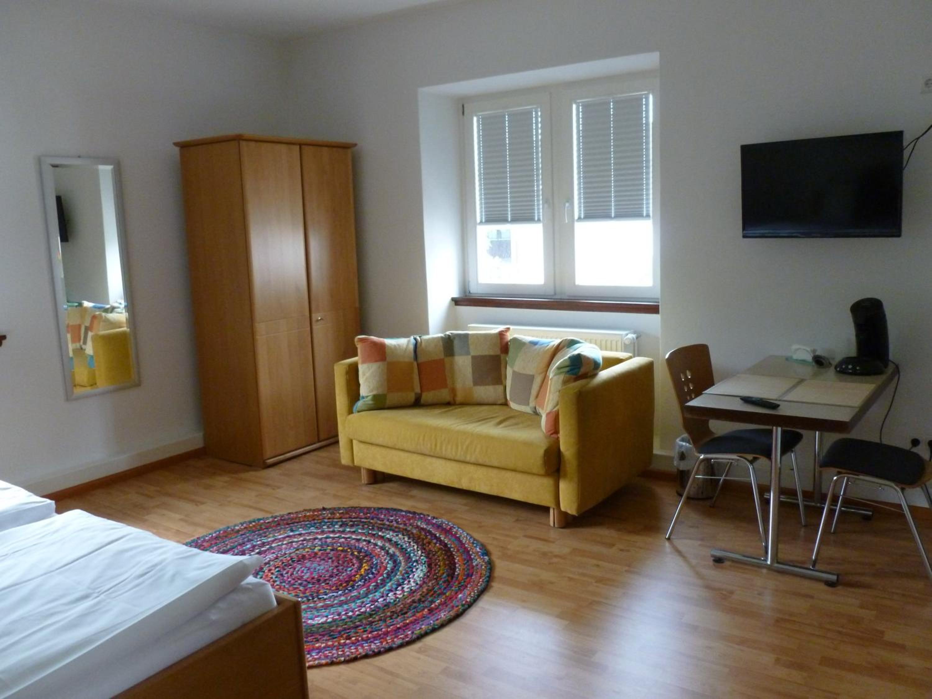 Double Room with Sofa Bed - Photo 8