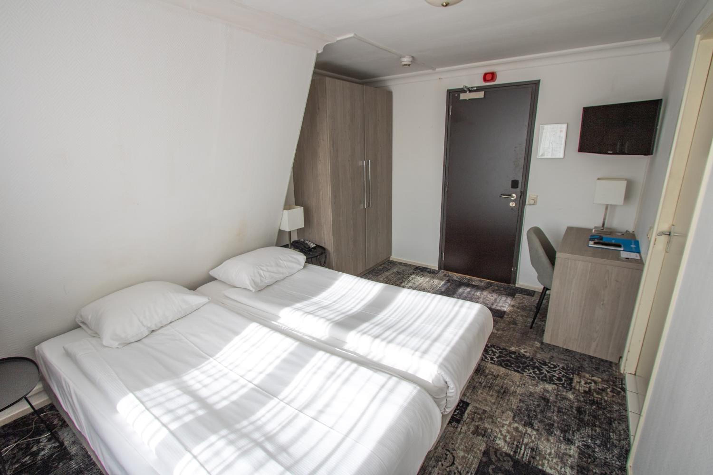 Small Double Room - Photo 1